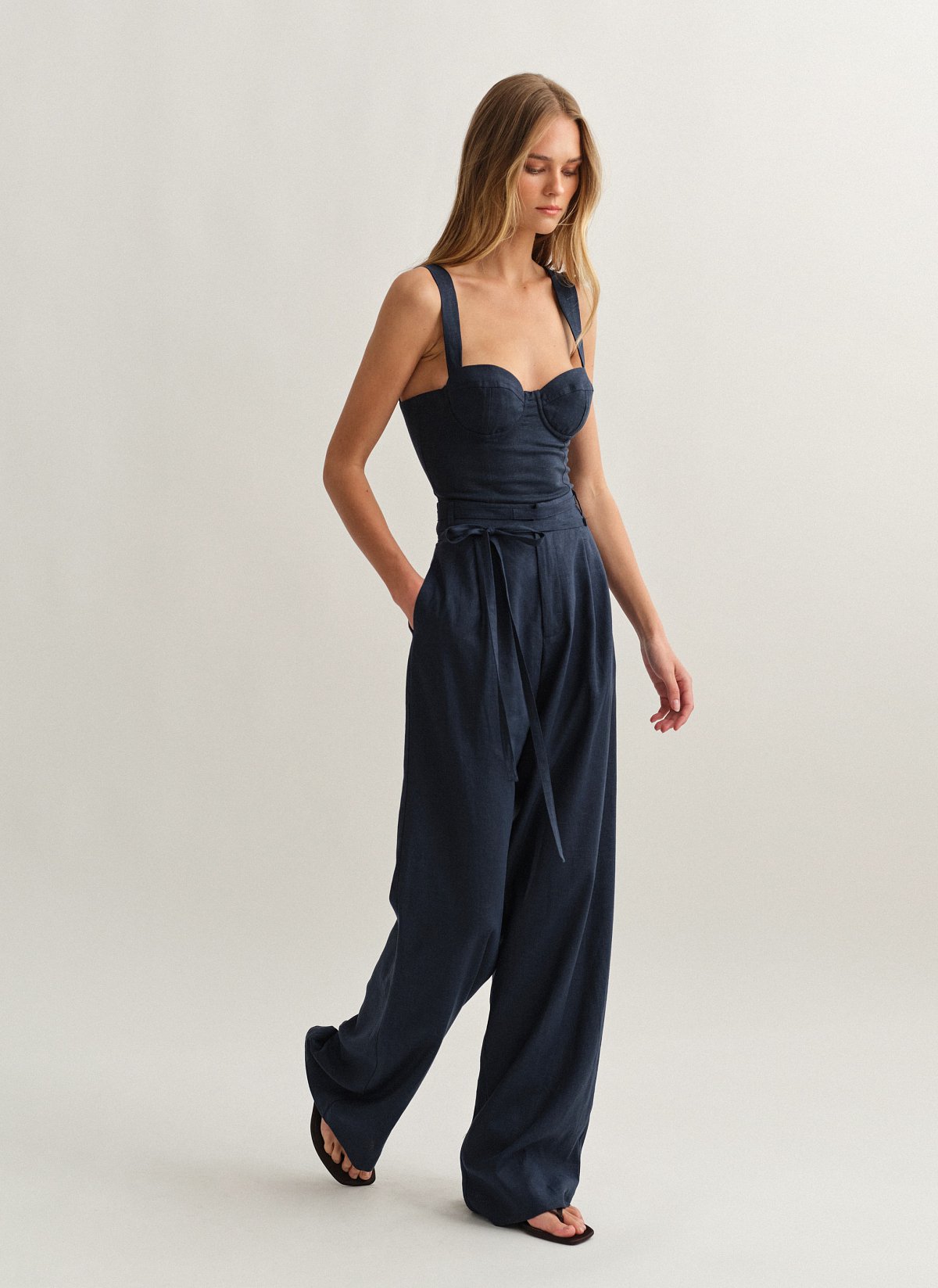 Γυναικείο λινό παντελόνι με αποσπώμενη ζώνη