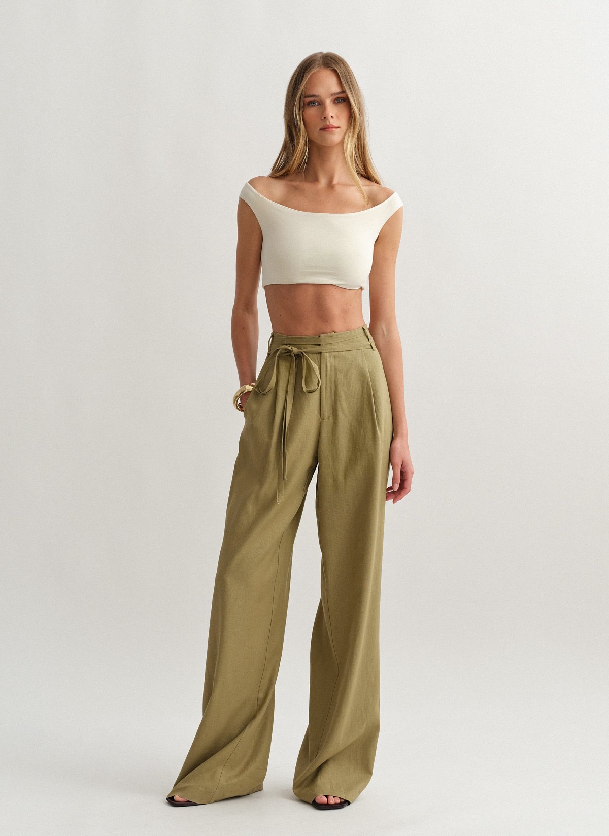 Γυναικείο λινό παντελόνι με αποσπώμενη ζώνη