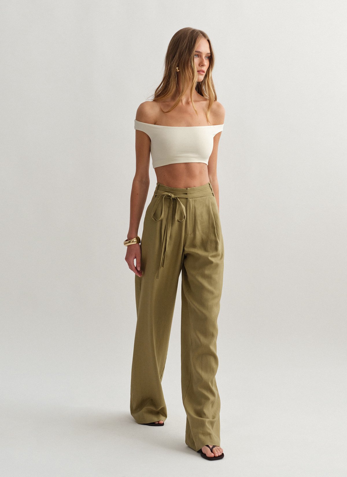 Γυναικείο λινό παντελόνι με αποσπώμενη ζώνη