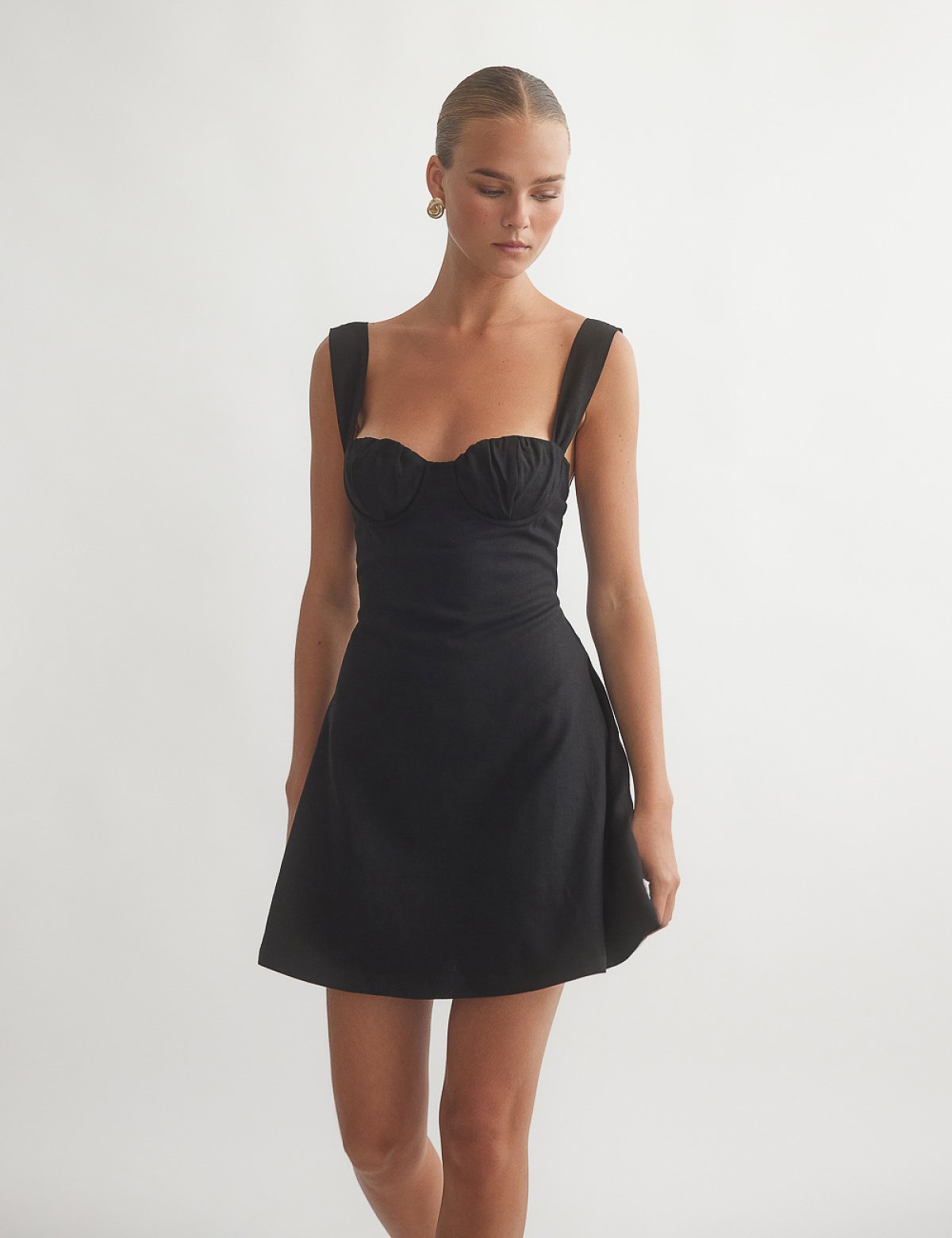 Γυναικείο λινό μίνι φόρεμα με λεπτομέρεια σούρες