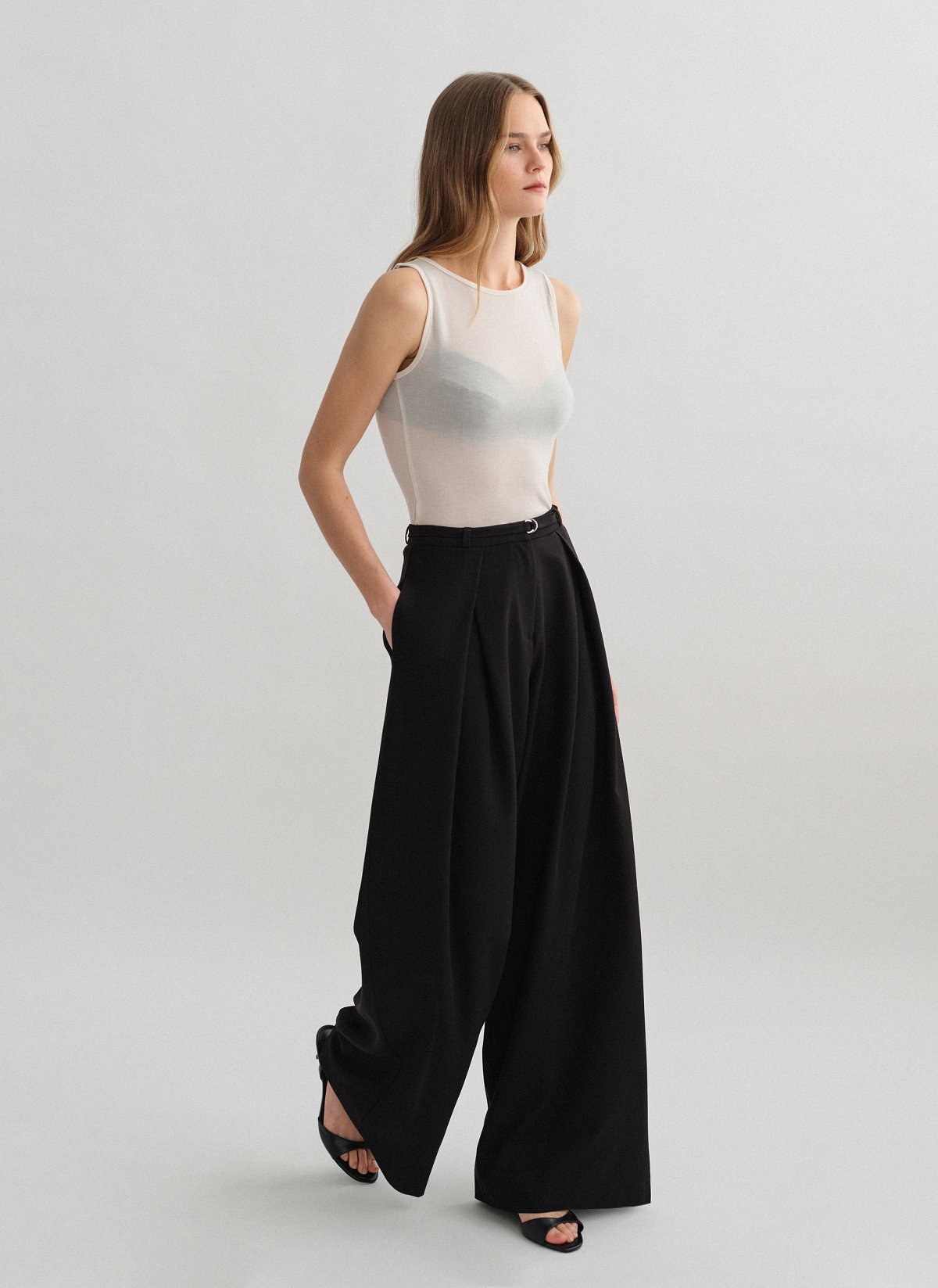 Υφασμάτινο παντελόνι με ζώνη-4