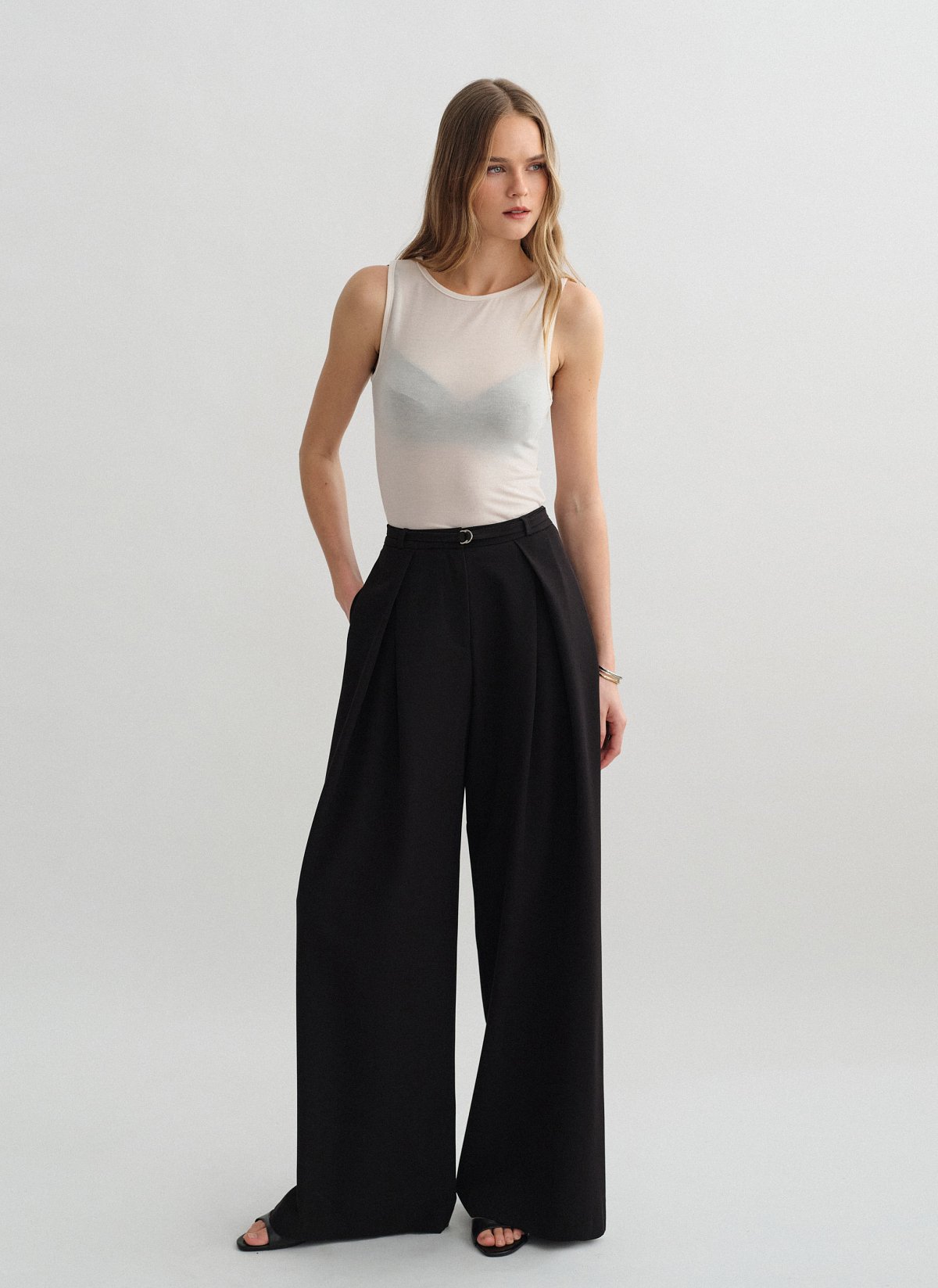 Υφασμάτινο παντελόνι με ζώνη-3