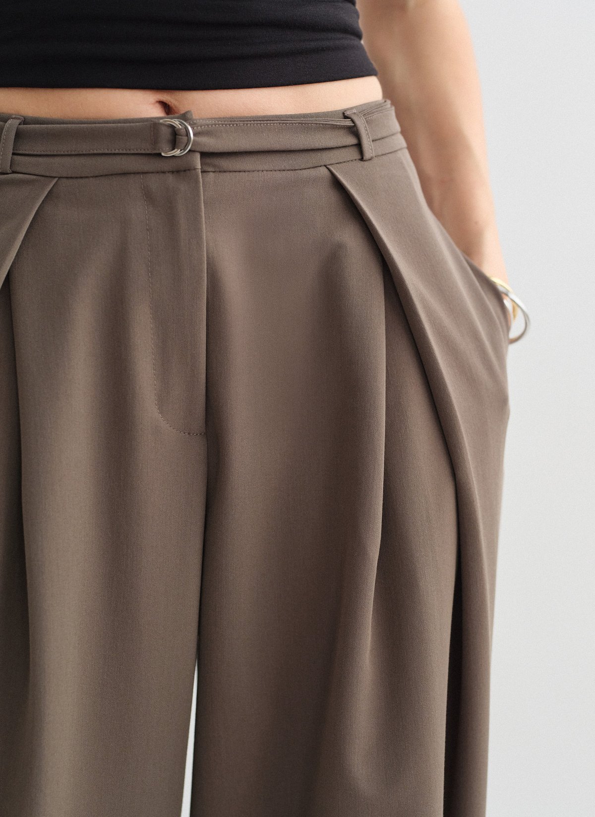 Υφασμάτινο παντελόνι με ζώνη-9