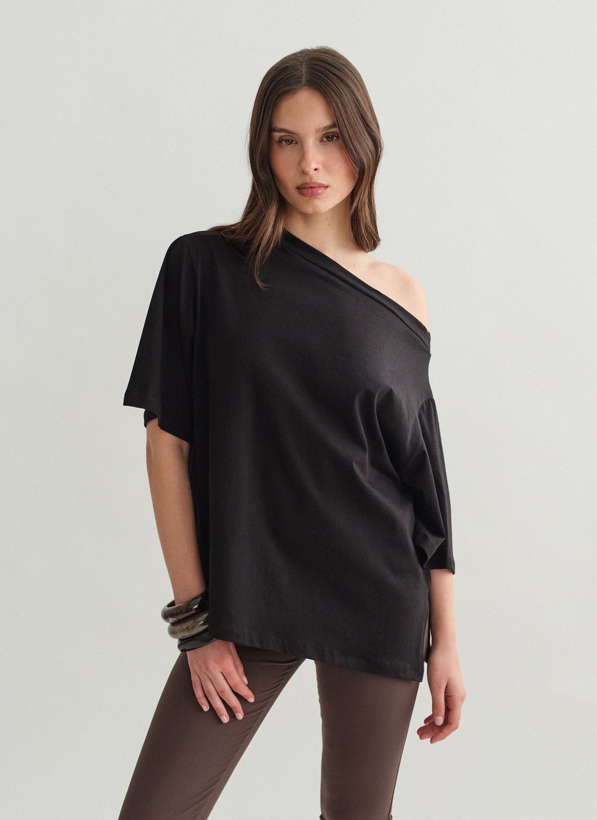 One-shoulder shortsleeve blouse-1