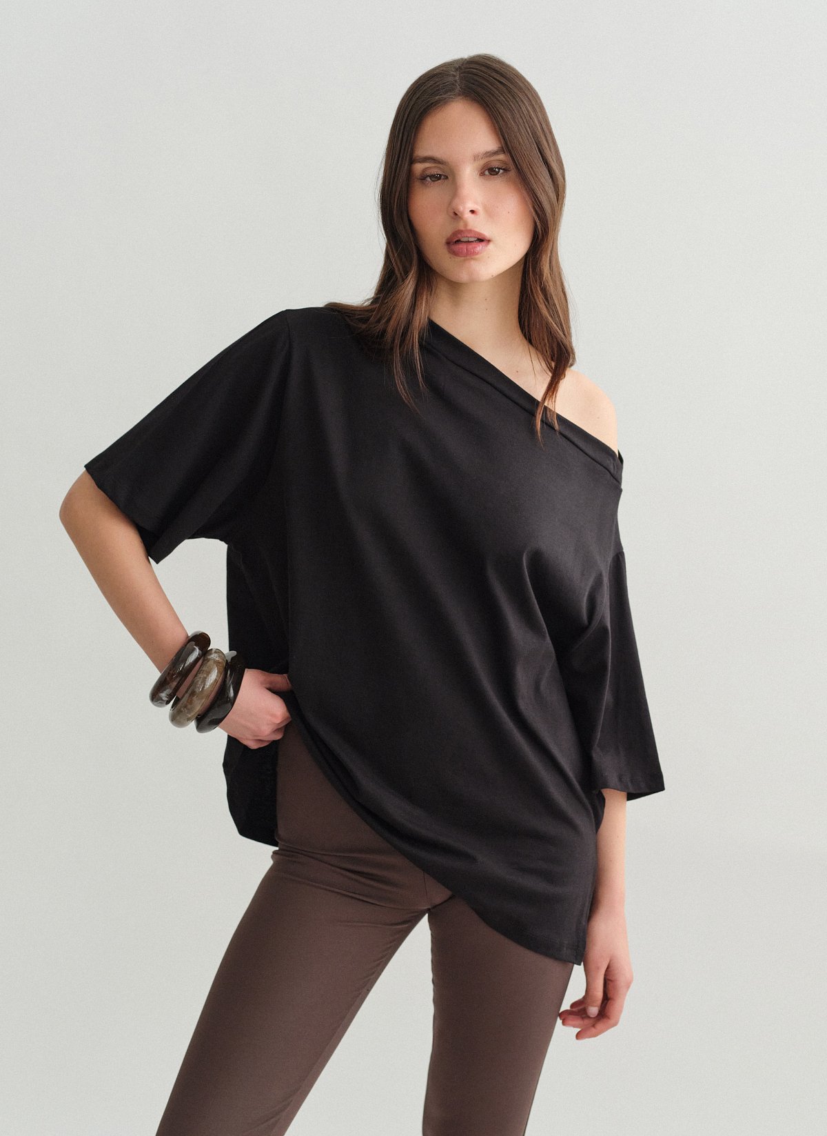 One-shoulder shortsleeve blouse-2