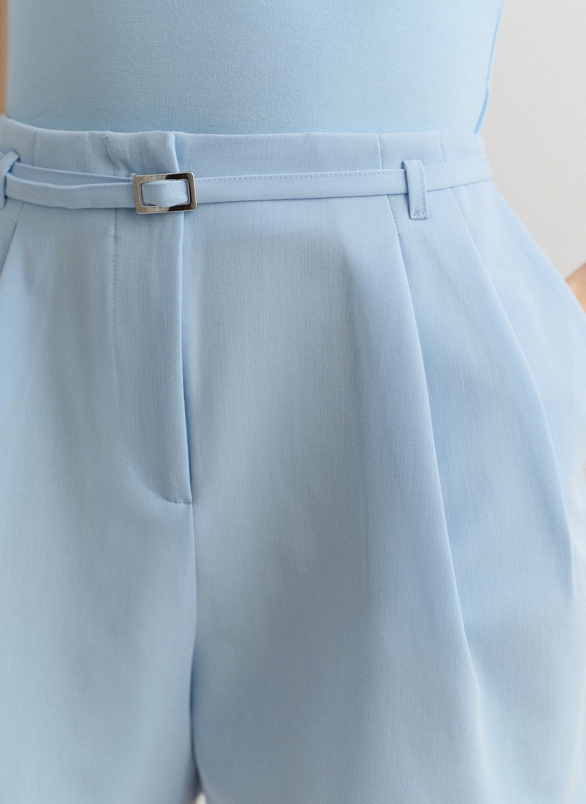 Υφασμάτινο σορτς με ζώνη-24