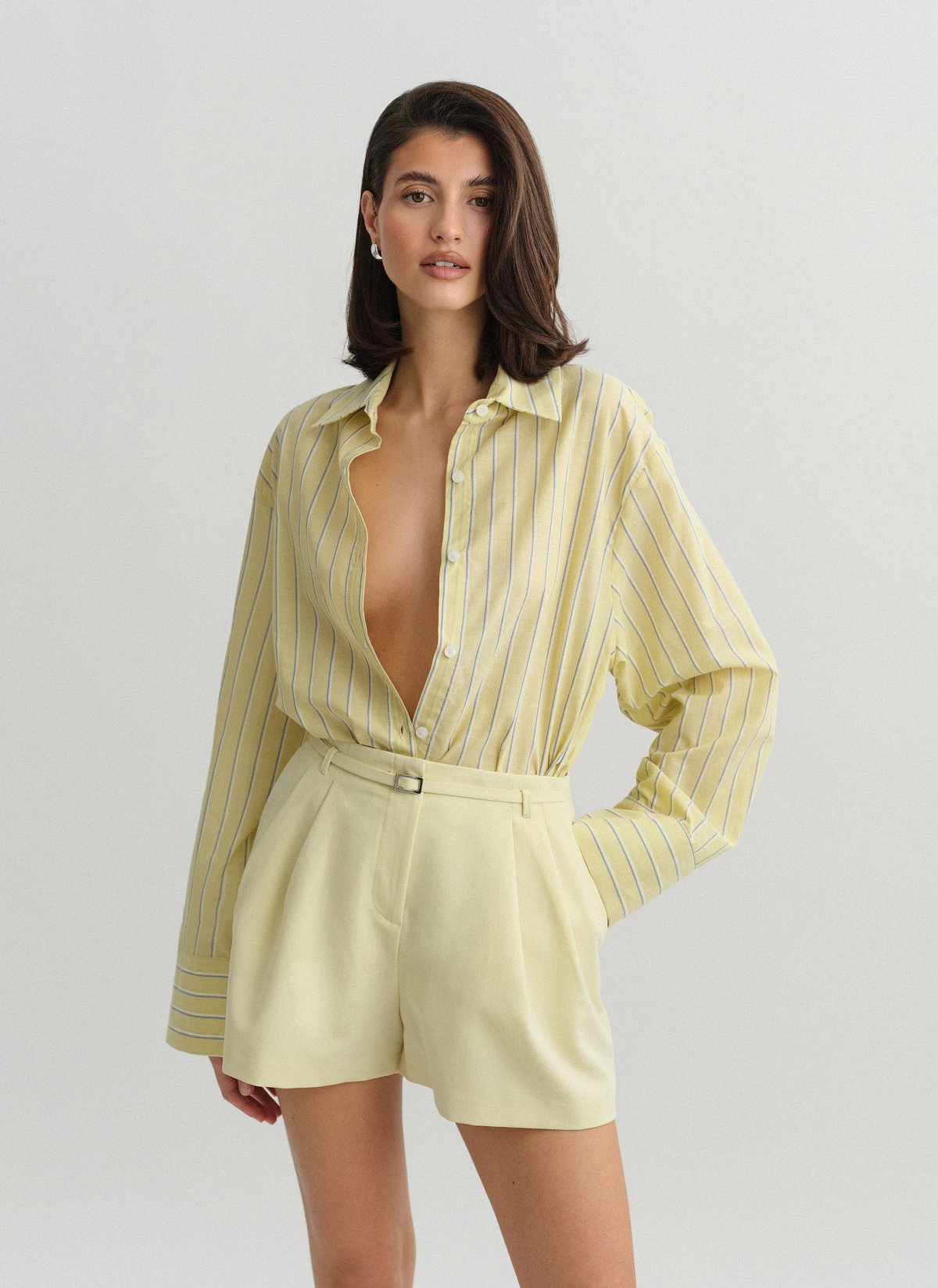 Υφασμάτινο σορτς με ζώνη-4