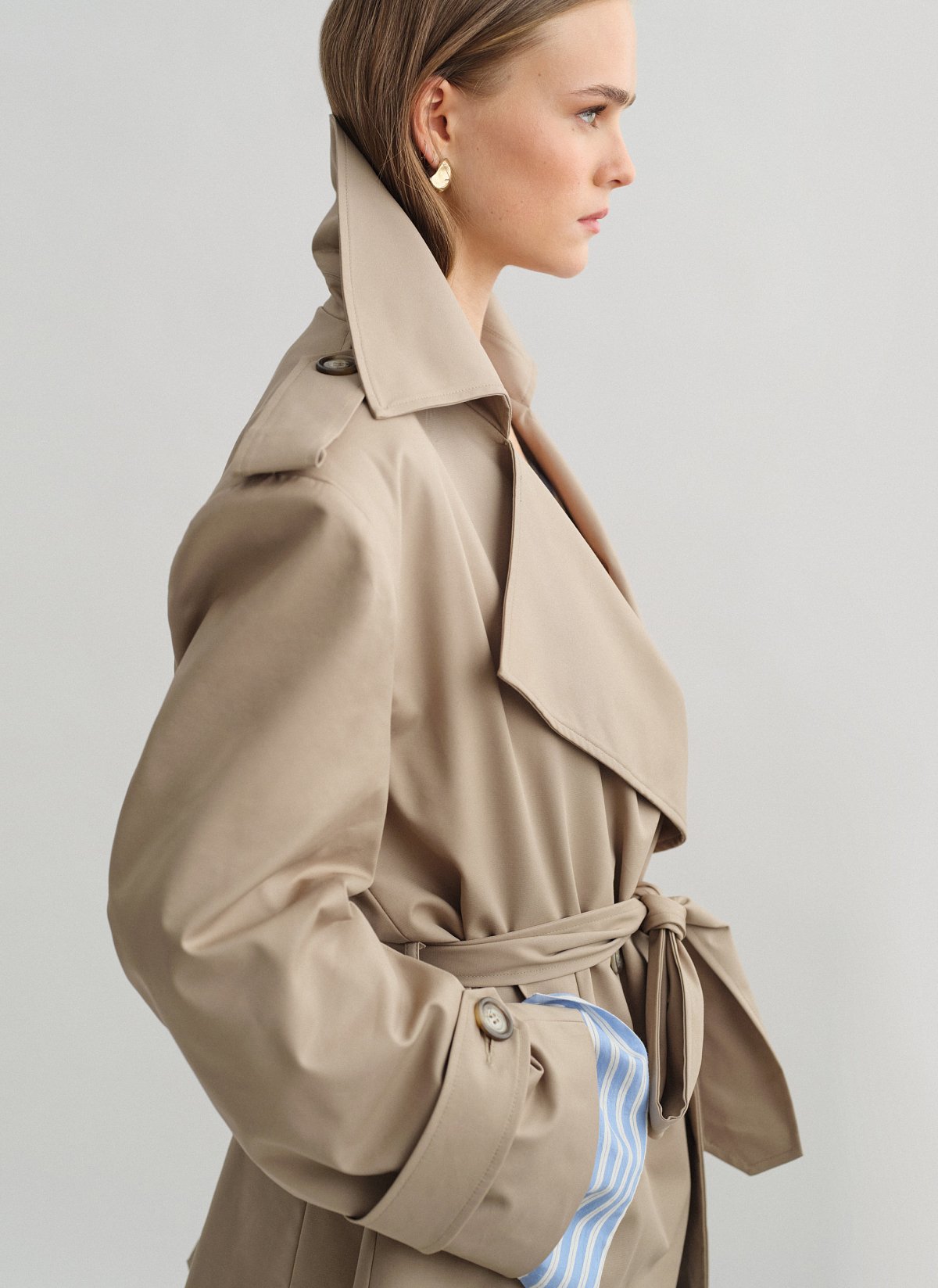 Short trench coat with belt-3
