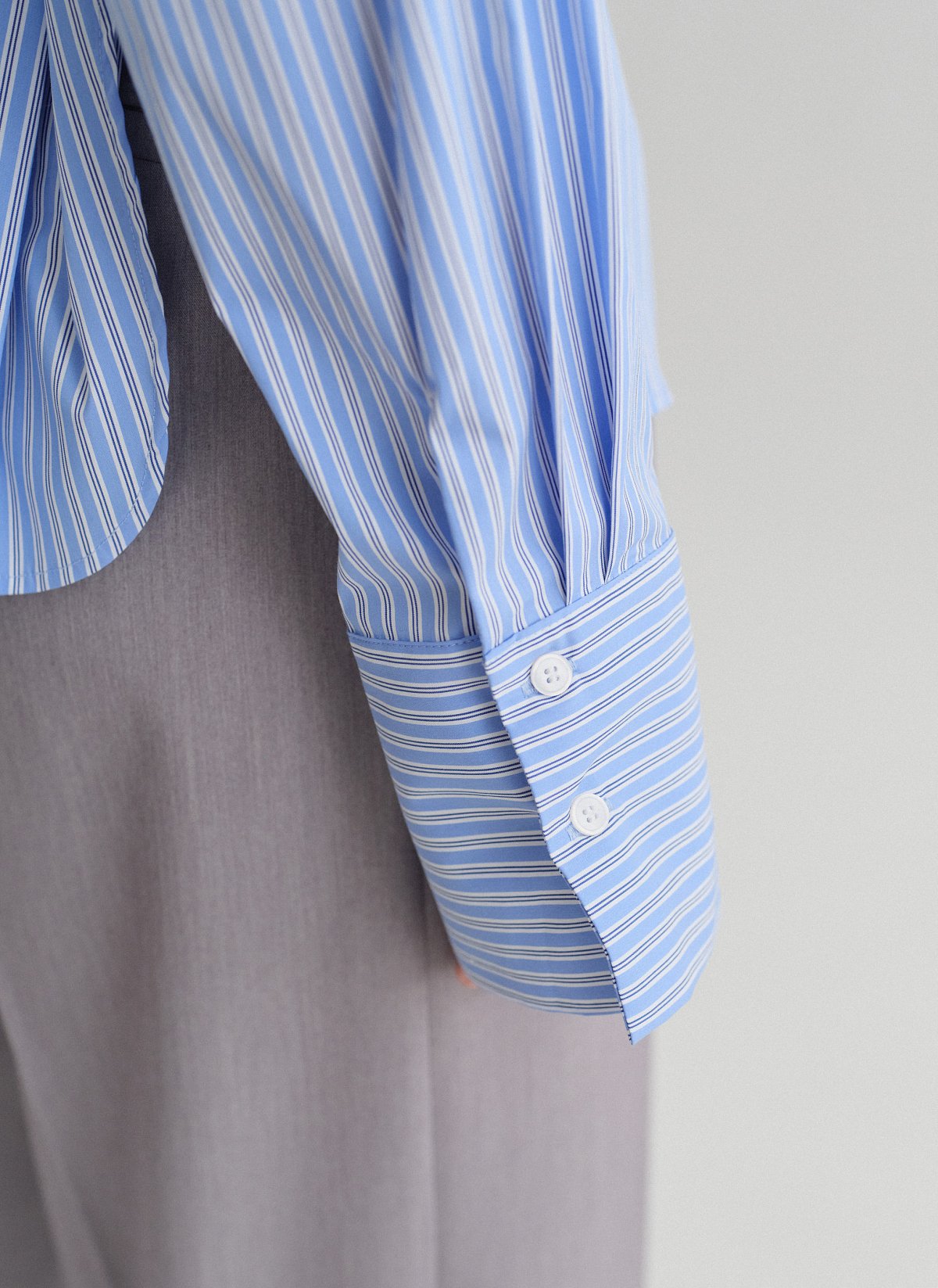 Γυναικείο μακρυμάνικο ριγέ πουκάμισο με χιαστί δέσιμο στην πλάτη και πλαϊνά σκισίματα