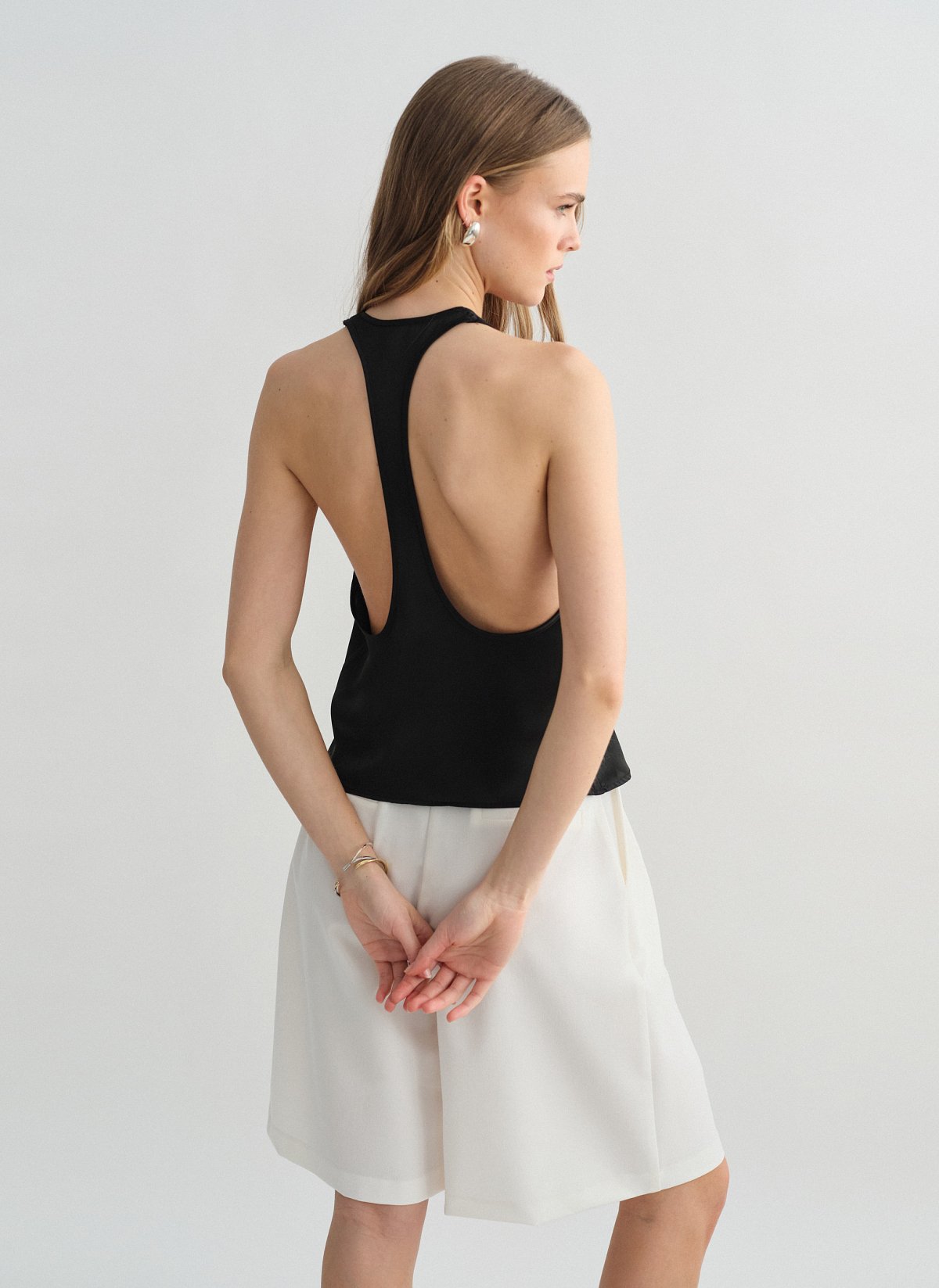 Σατέν μπλούζα με cut-out πλάτη-12