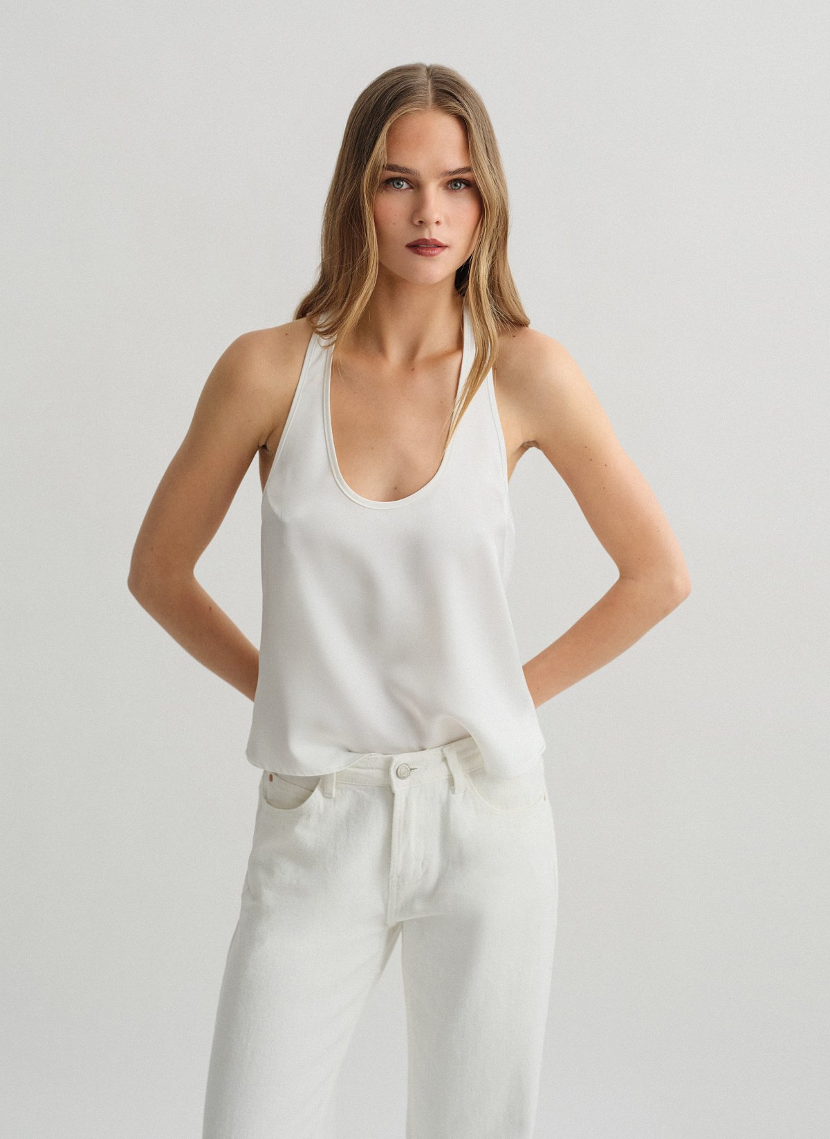 Σατέν μπλούζα με cut-out πλάτη-24