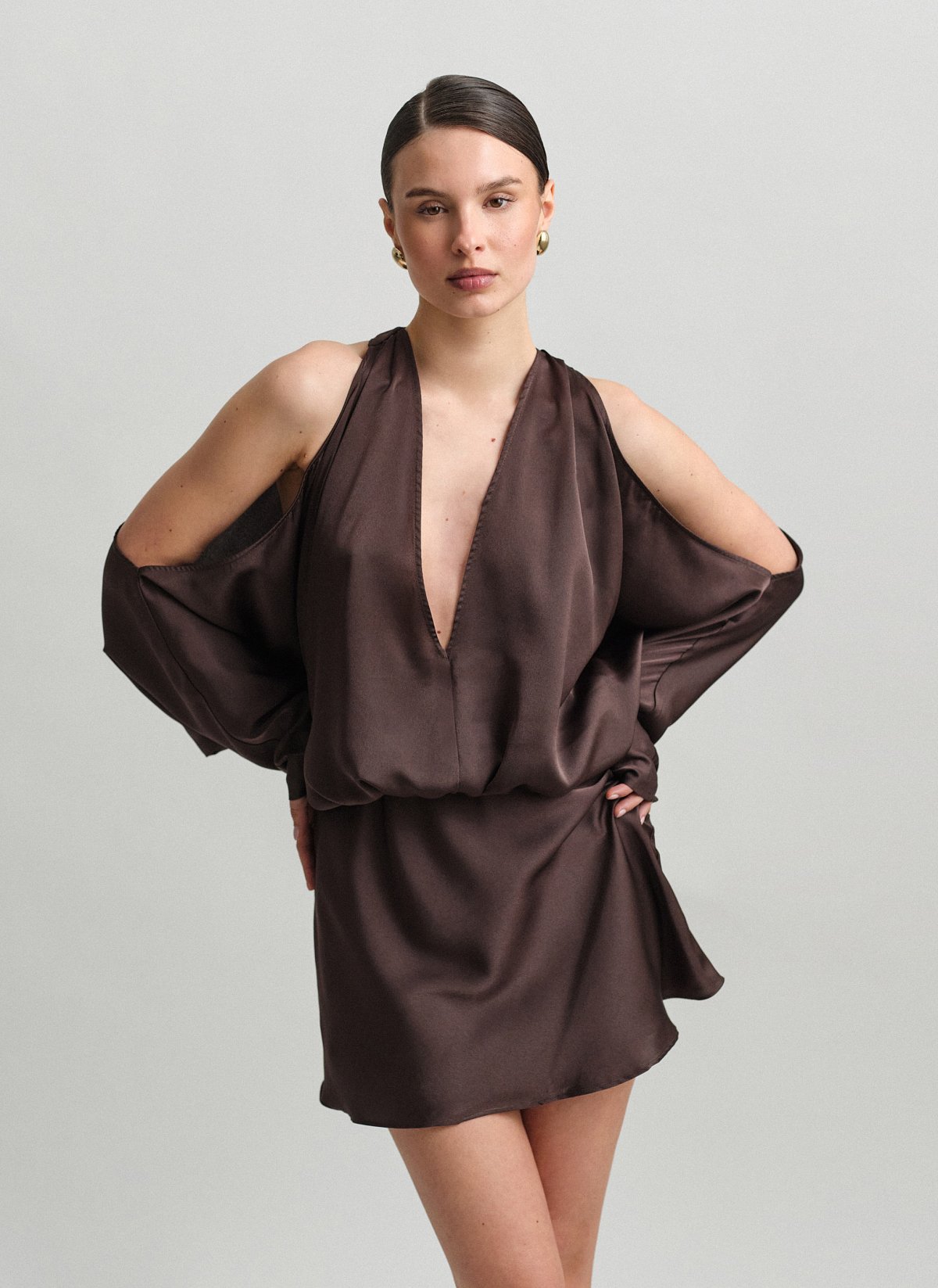 Σατέν cut-out μίνι φόρεμα-9