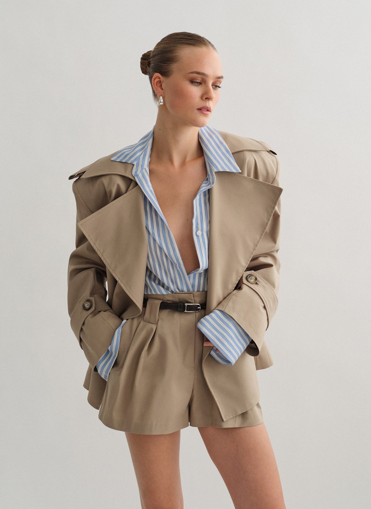 Ψηλόμεσο σορτς με πιέτες-4