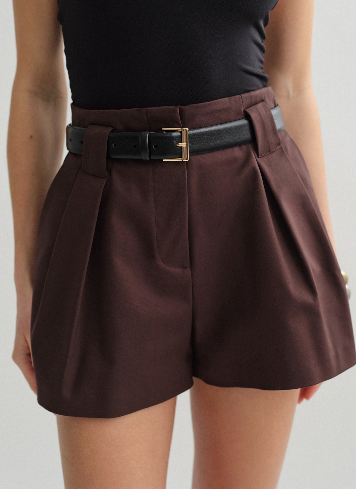 Ψηλόμεσο σορτς με πιέτες-19