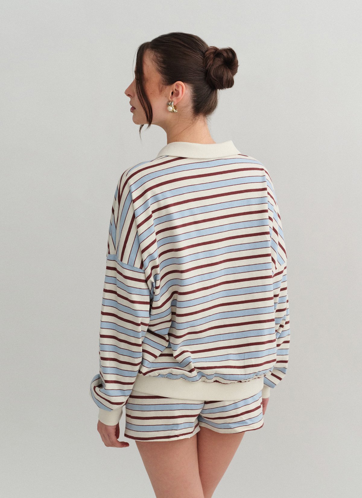 Γυναικεία μακρυμάνικη ριγέ μπλούζα με γιακά και λαιμόκοψη V