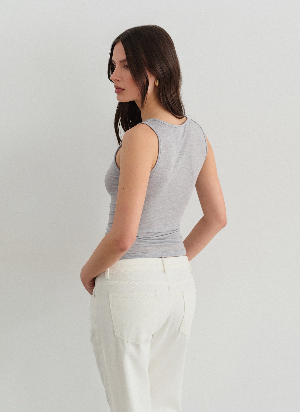 Light-knit sleeveless blouse-11