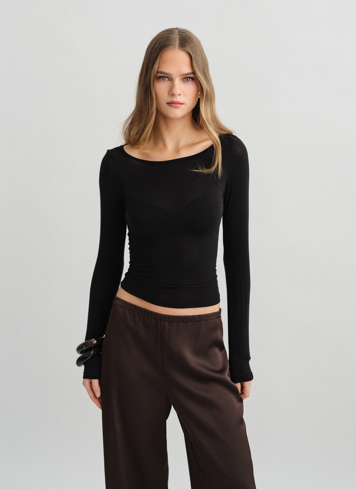 Γυναικεία μακρυμάνικη ημιδιάφανη μπλούζα με ελαφριά πλέξη