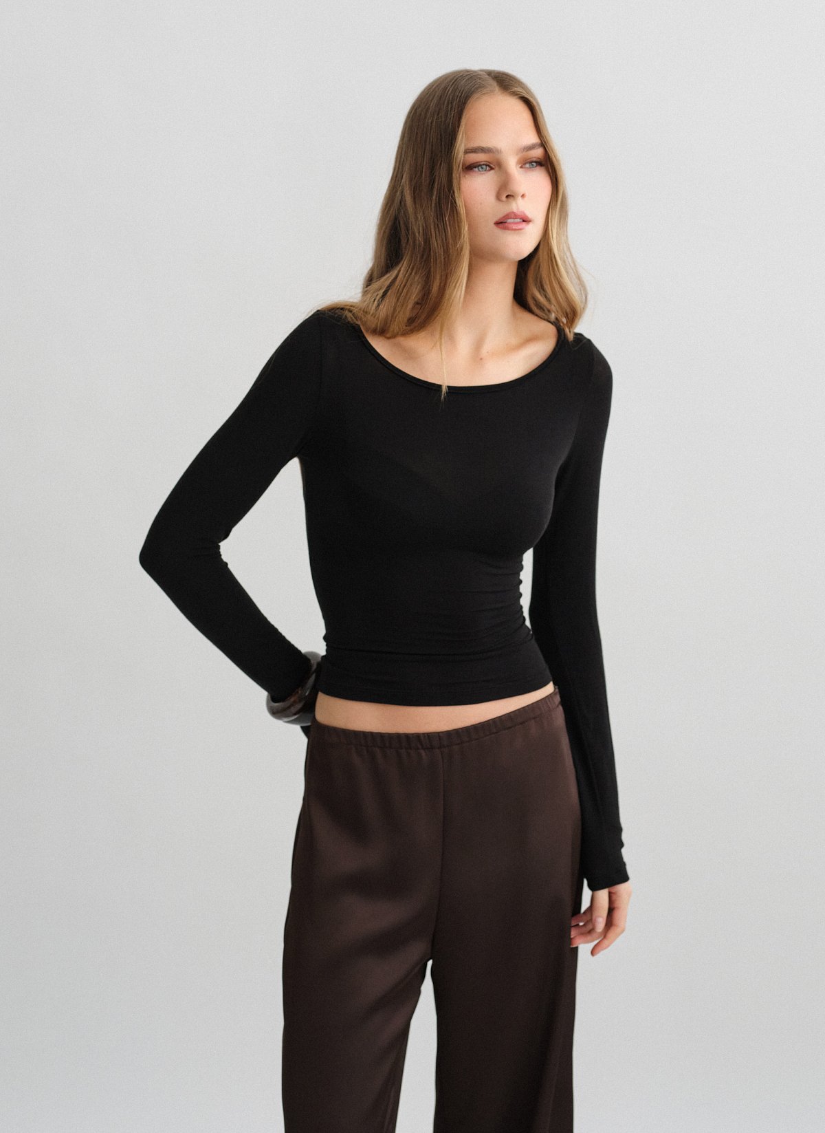 Γυναικεία μακρυμάνικη ημιδιάφανη μπλούζα με ελαφριά πλέξη