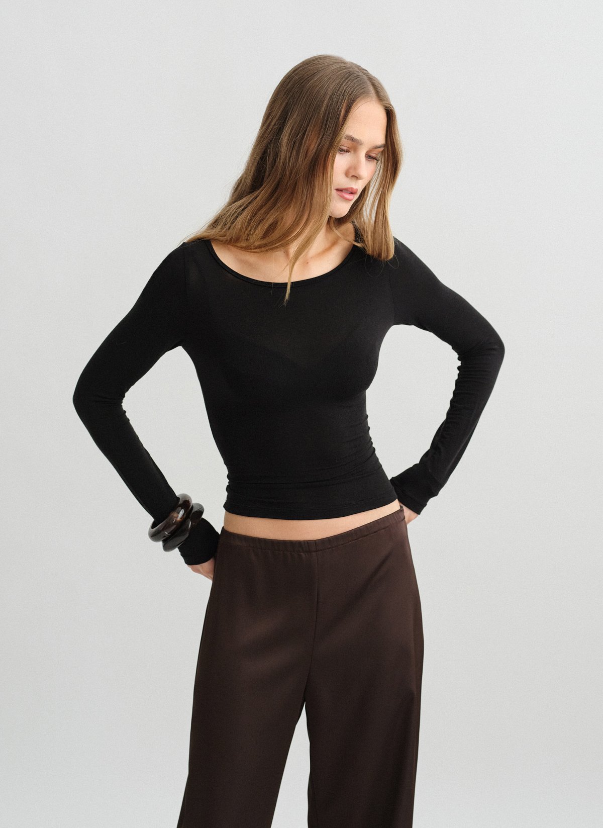 Γυναικεία μακρυμάνικη ημιδιάφανη μπλούζα με ελαφριά πλέξη