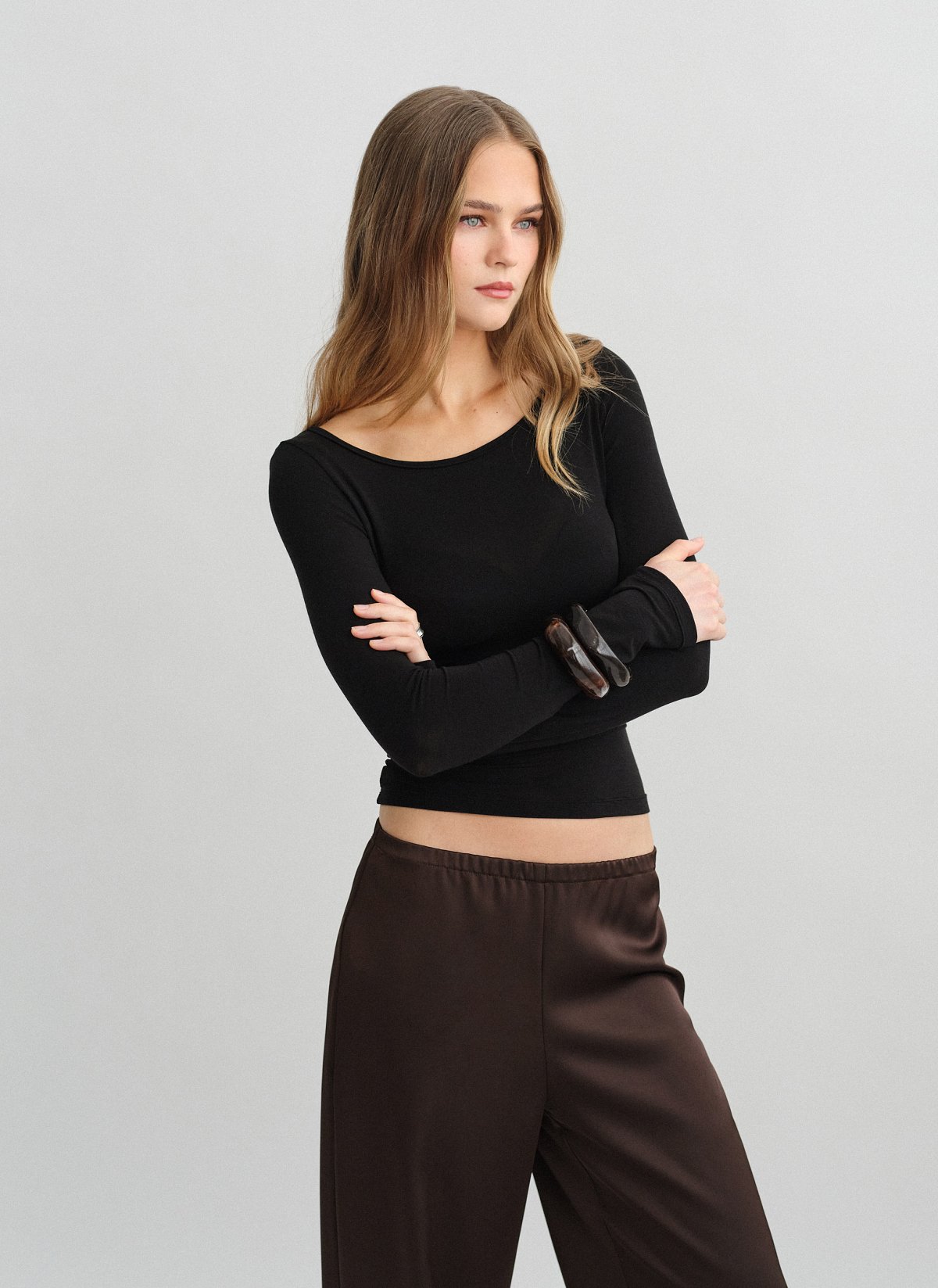 Γυναικεία μακρυμάνικη ημιδιάφανη μπλούζα με ελαφριά πλέξη