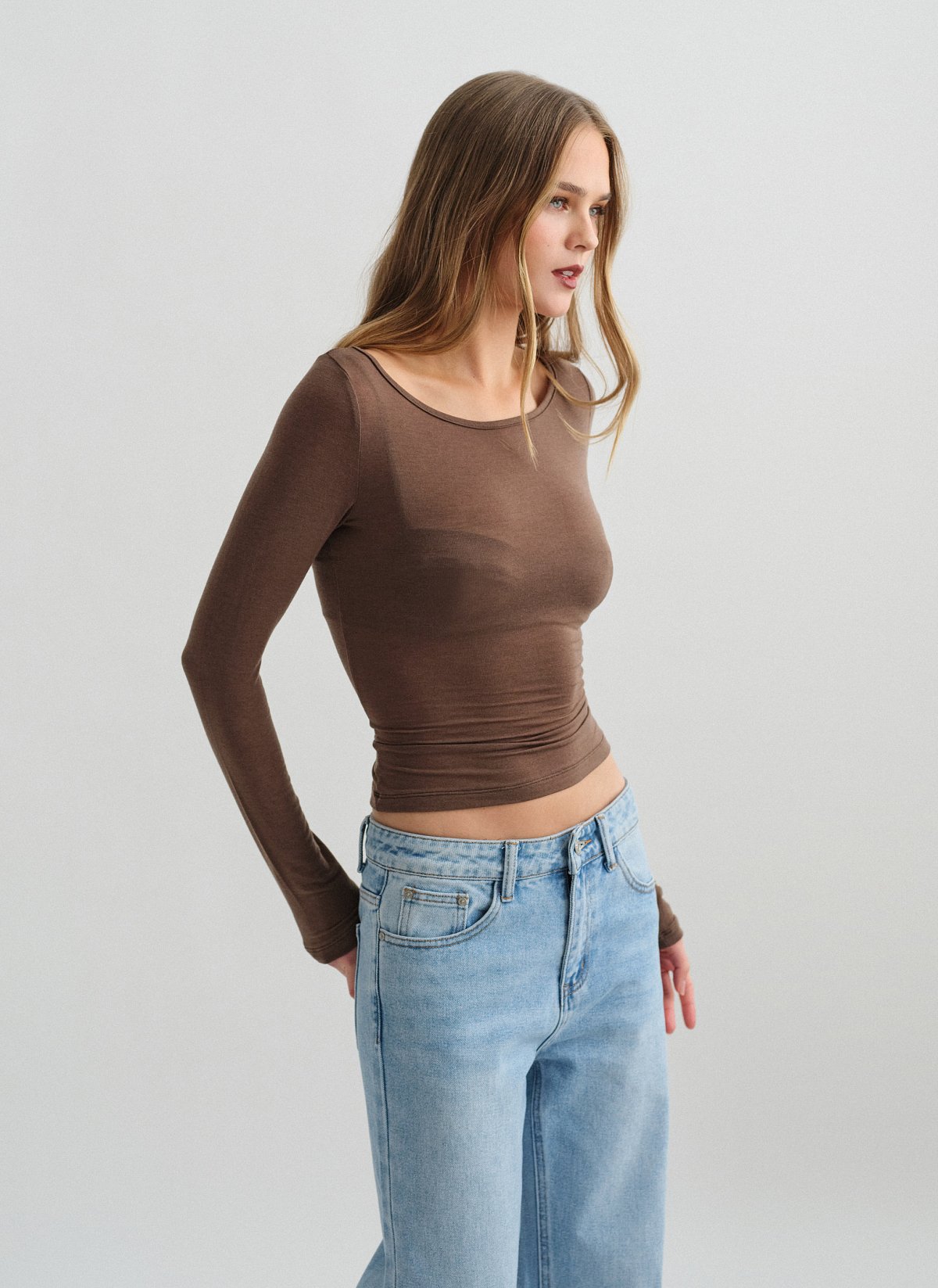 Γυναικεία μακρυμάνικη ημιδιάφανη μπλούζα με ελαφριά πλέξη