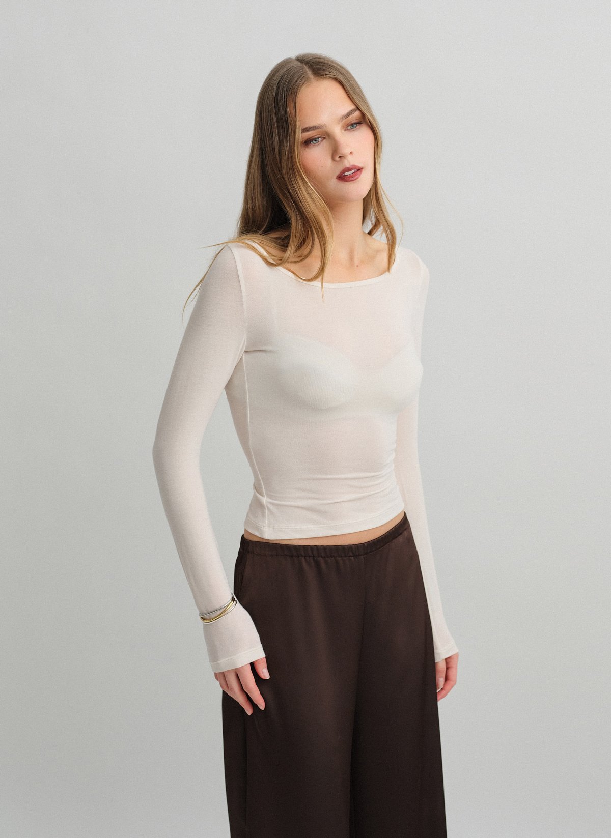 Γυναικεία μακρυμάνικη ημιδιάφανη μπλούζα με ελαφριά πλέξη