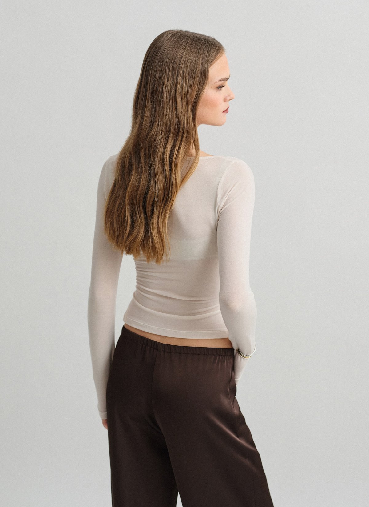 Γυναικεία μακρυμάνικη ημιδιάφανη μπλούζα με ελαφριά πλέξη