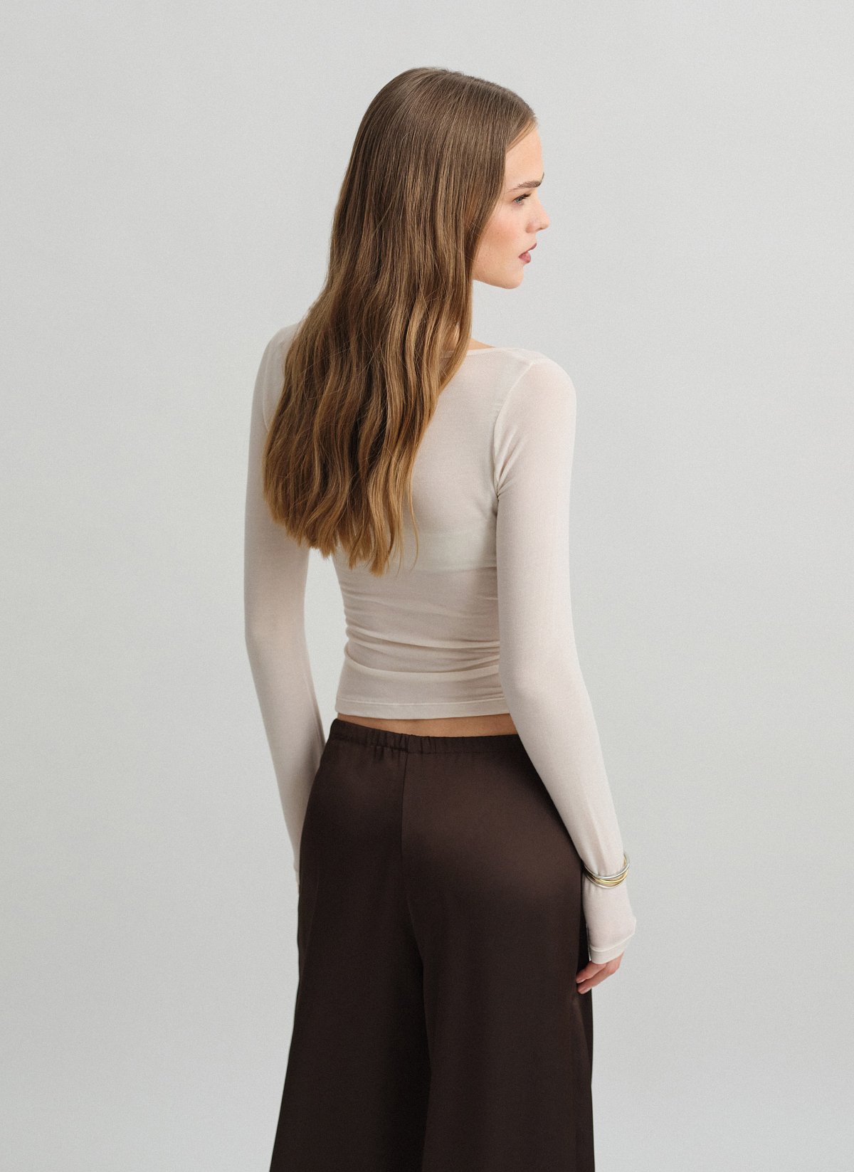 Γυναικεία μακρυμάνικη ημιδιάφανη μπλούζα με ελαφριά πλέξη