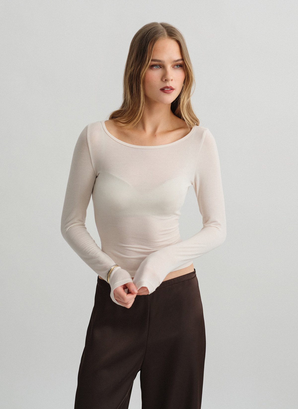 Γυναικεία μακρυμάνικη ημιδιάφανη μπλούζα με ελαφριά πλέξη