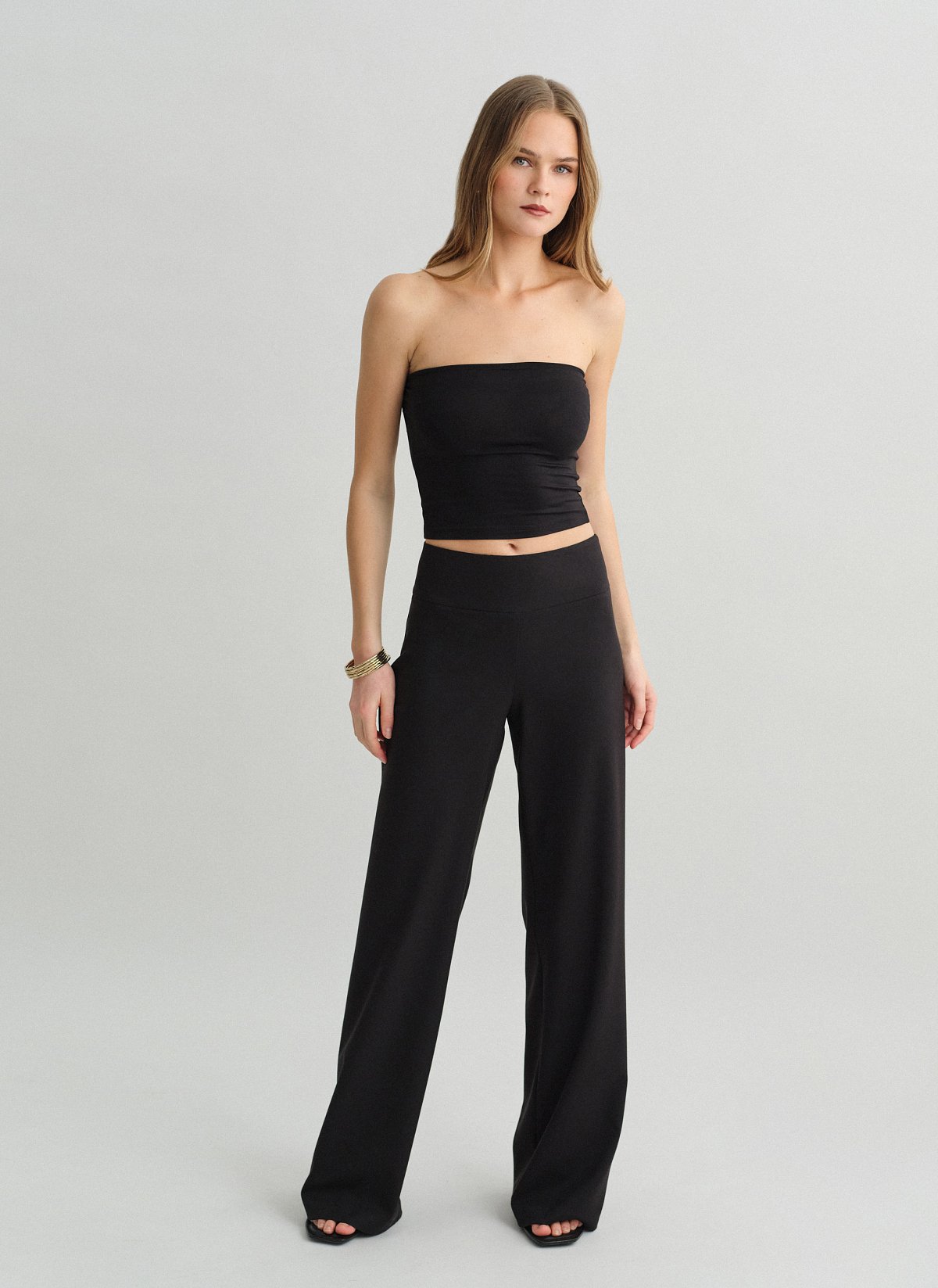 Γυναικείο υφασμάτινο mid-waist παντελόνι με φαρδύ ζωνάκι