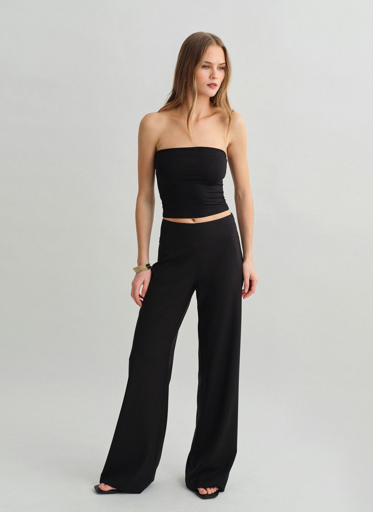 Γυναικείο υφασμάτινο mid-waist παντελόνι με φαρδύ ζωνάκι