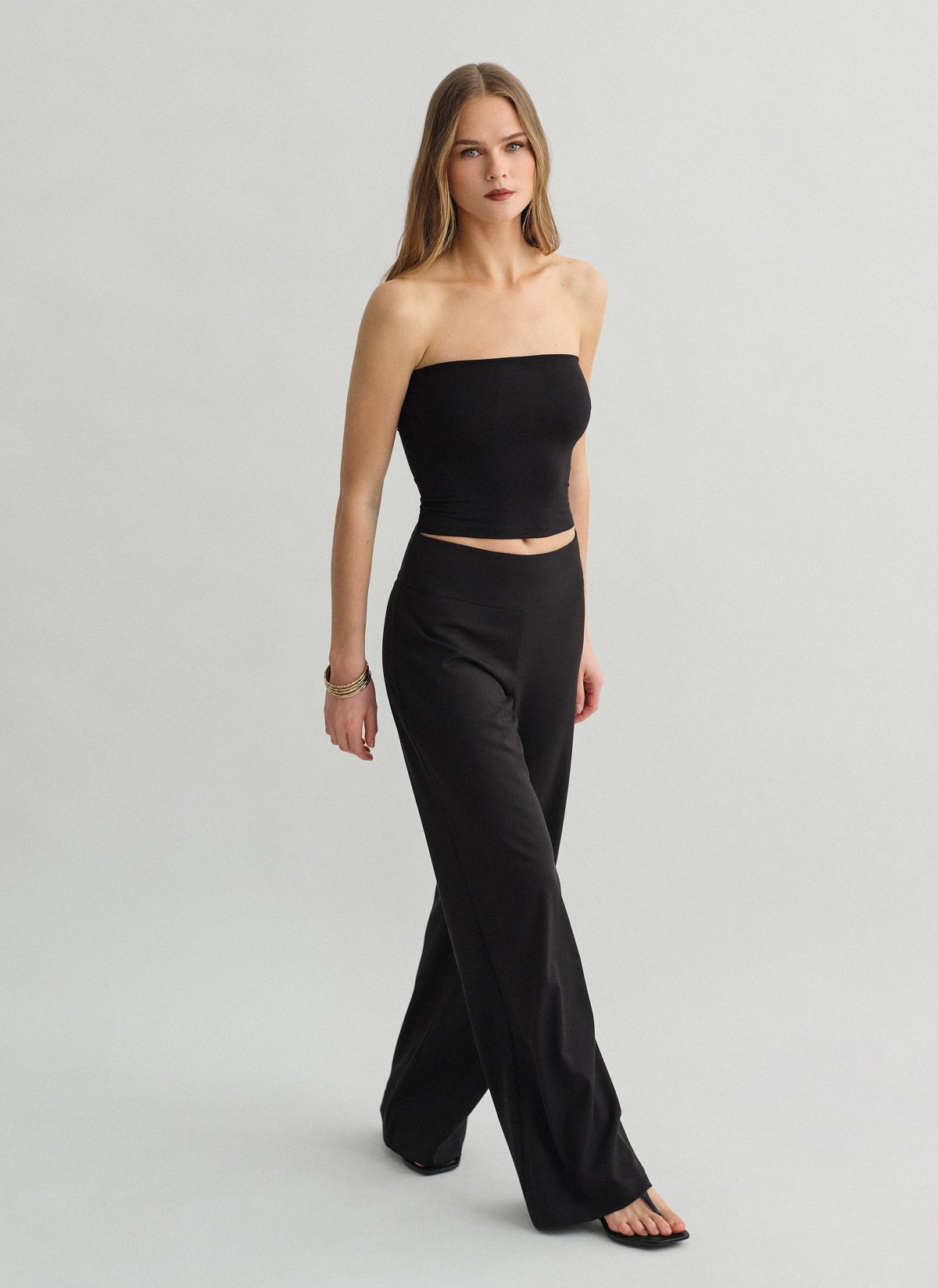 Γυναικείο υφασμάτινο mid-waist παντελόνι με φαρδύ ζωνάκι