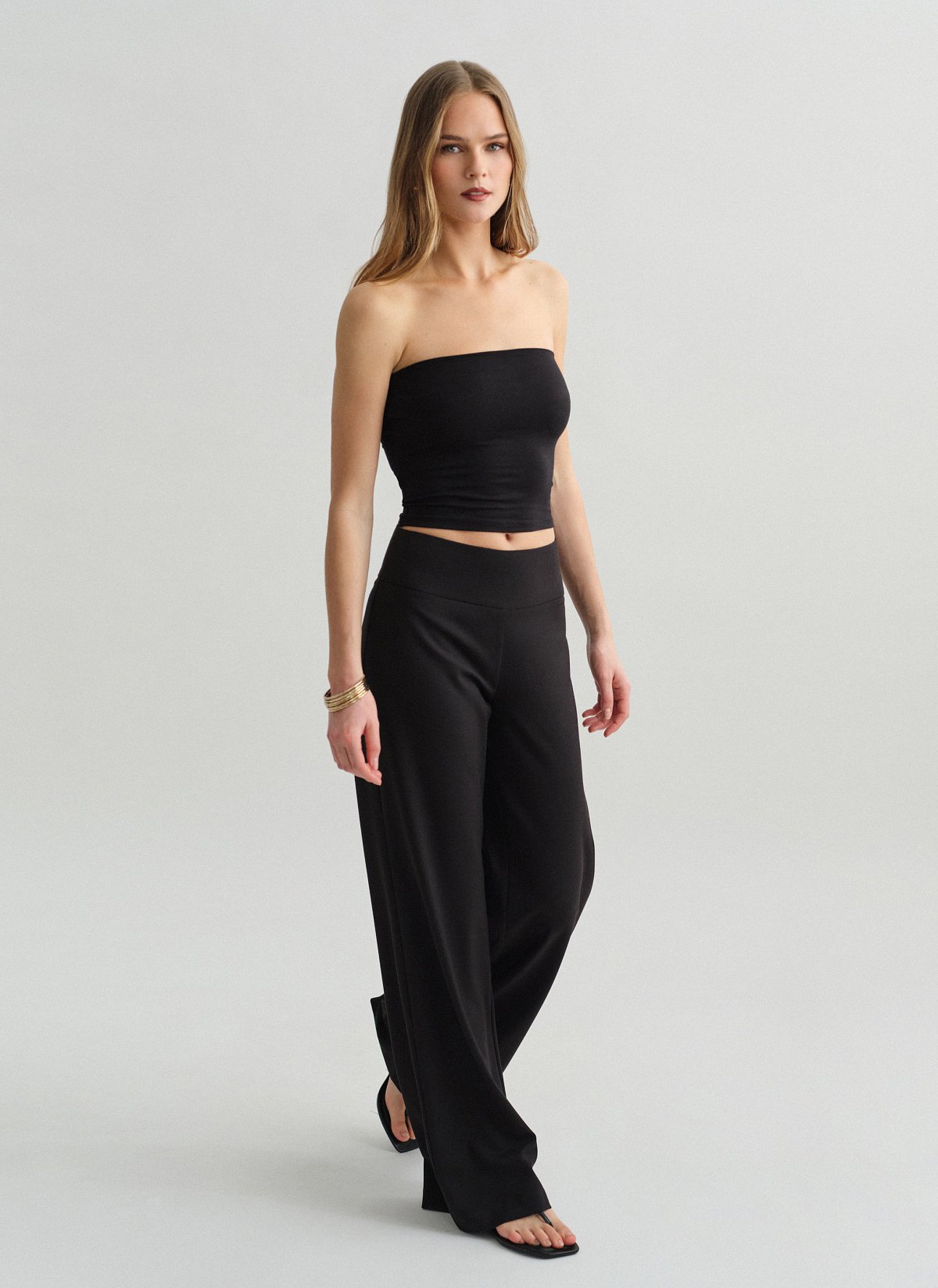 Γυναικείο υφασμάτινο mid-waist παντελόνι με φαρδύ ζωνάκι