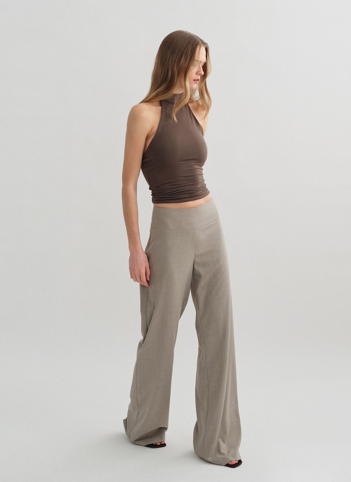 Γυναικείο υφασμάτινο mid-waist παντελόνι με φαρδύ ζωνάκι