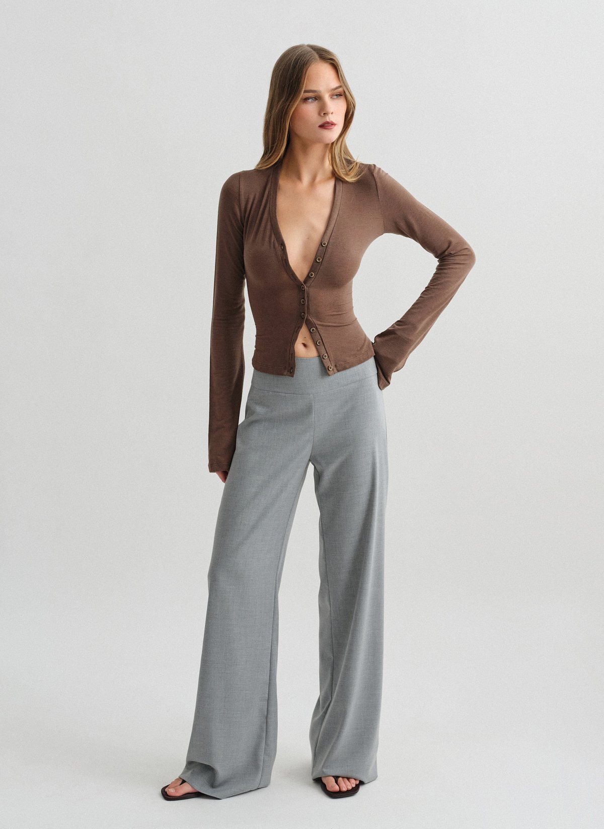 Γυναικείο υφασμάτινο mid-waist παντελόνι με φαρδύ ζωνάκι