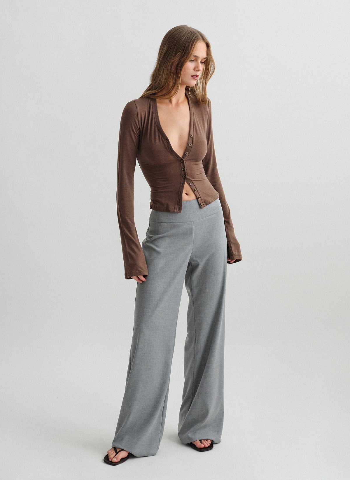 Γυναικείο υφασμάτινο mid-waist παντελόνι με φαρδύ ζωνάκι