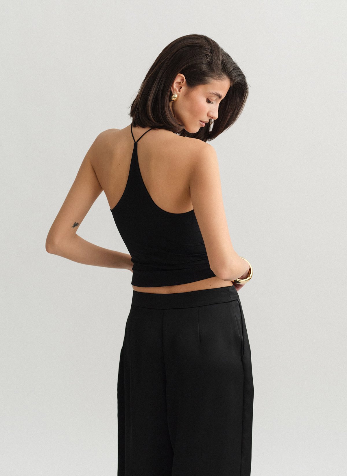 Halter τοπ με λεπτές τιράντες-13