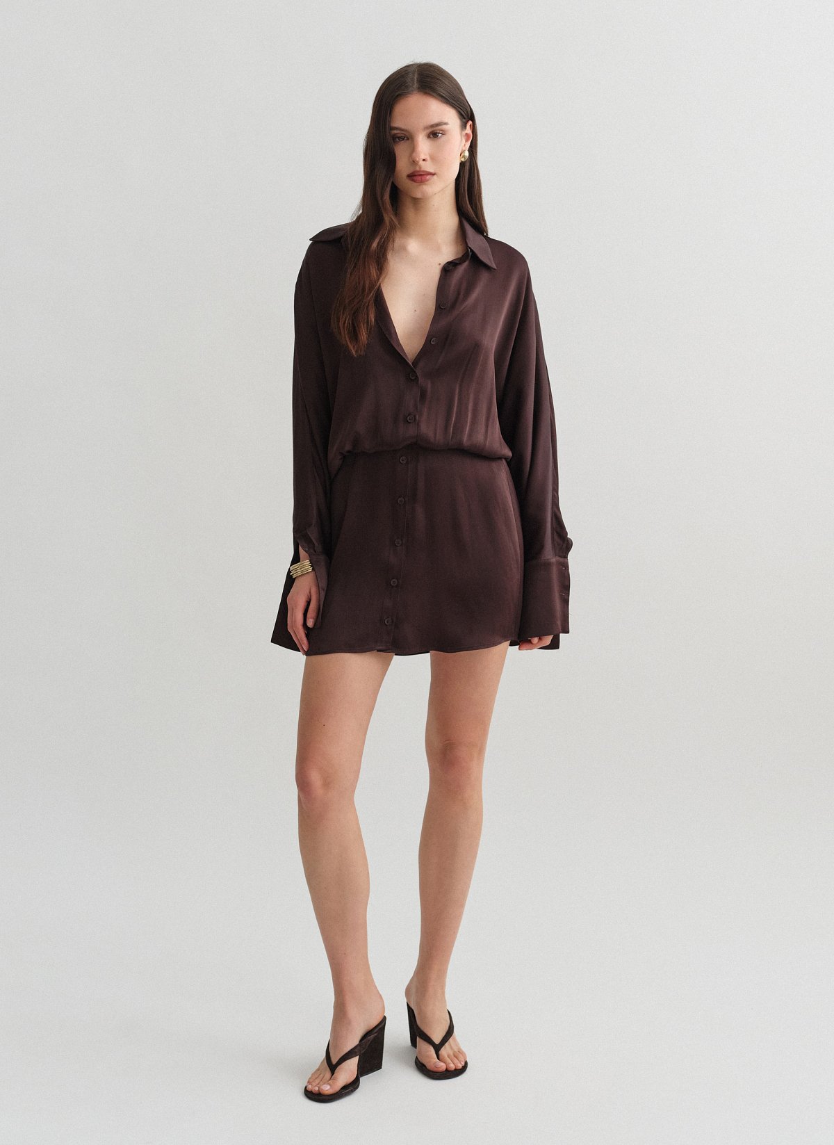 Γυναικείο σατέν μακρυμάνικο σεμιζιέ μίνι φόρεμα με κουμπιά