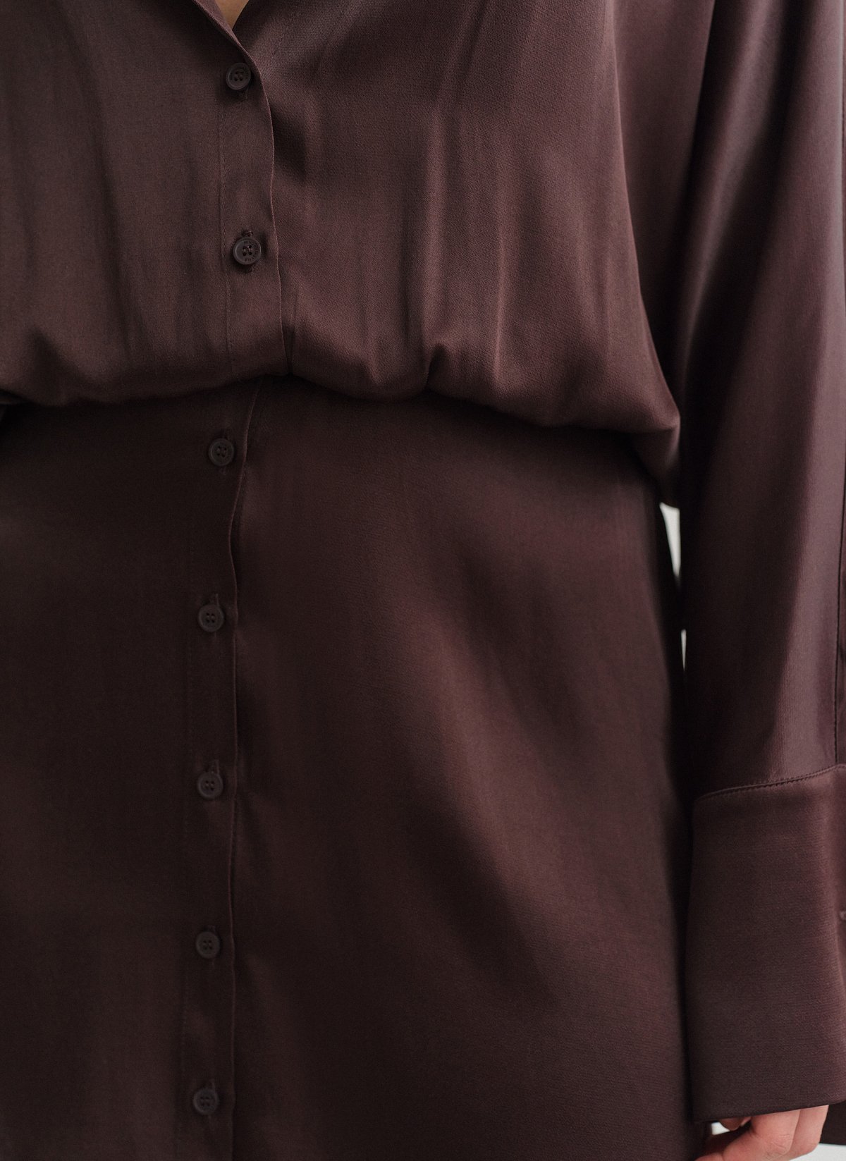 Γυναικείο σατέν μακρυμάνικο σεμιζιέ μίνι φόρεμα με κουμπιά