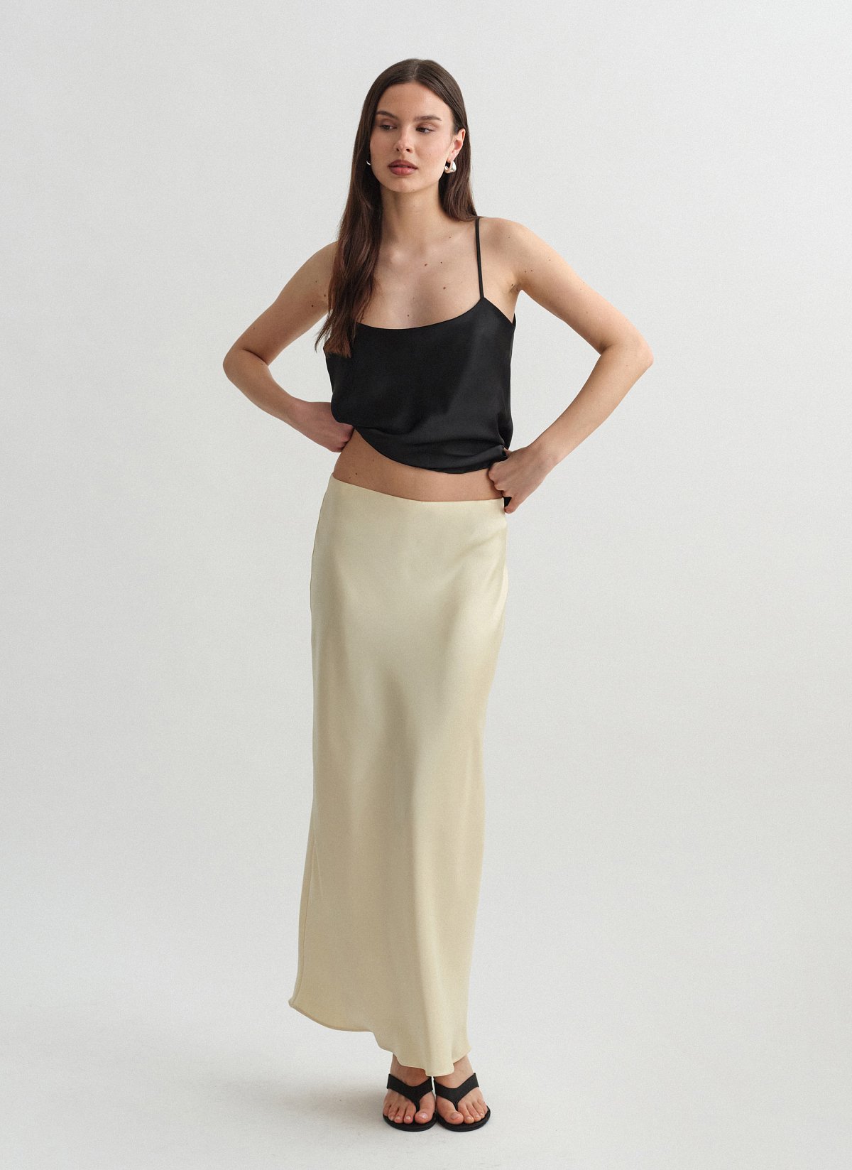 Σατέν μπλούζα με λεπτές τιράντες-10