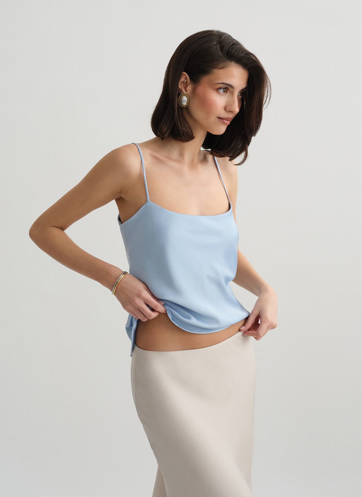 Σατέν μπλούζα με λεπτές τιράντες-8