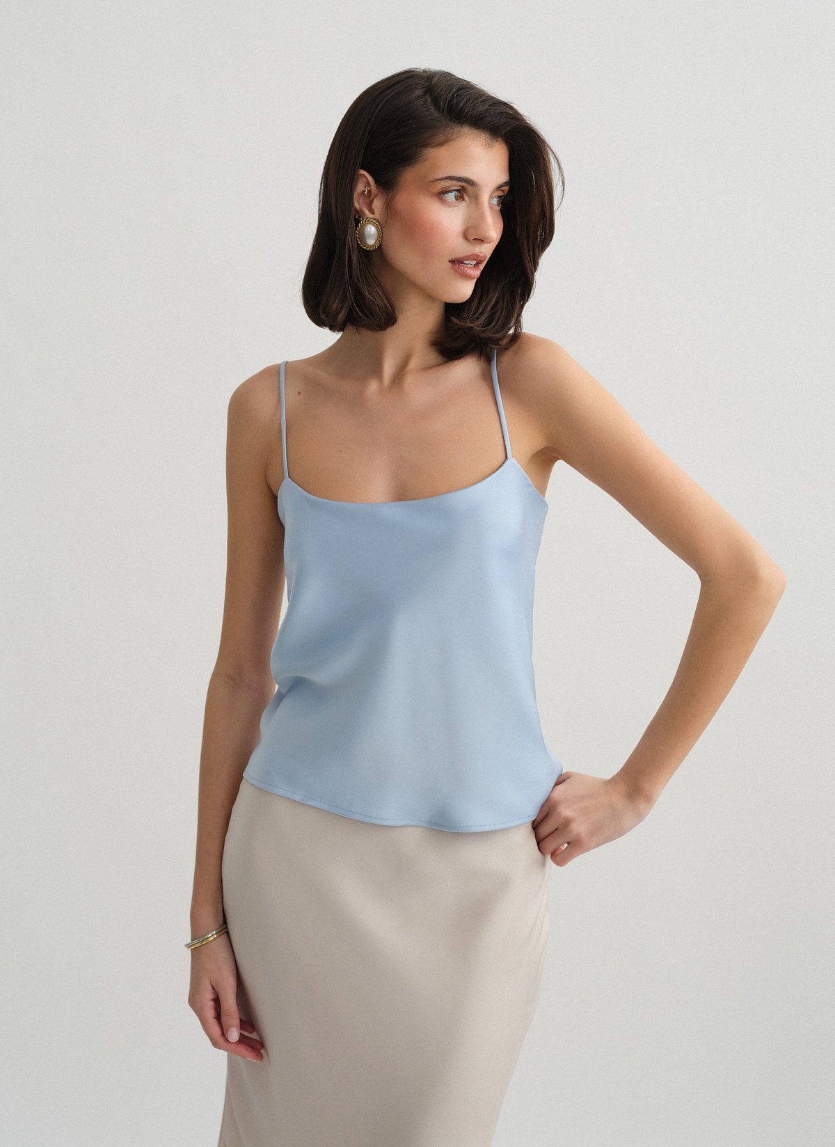 Σατέν μπλούζα με λεπτές τιράντες-9