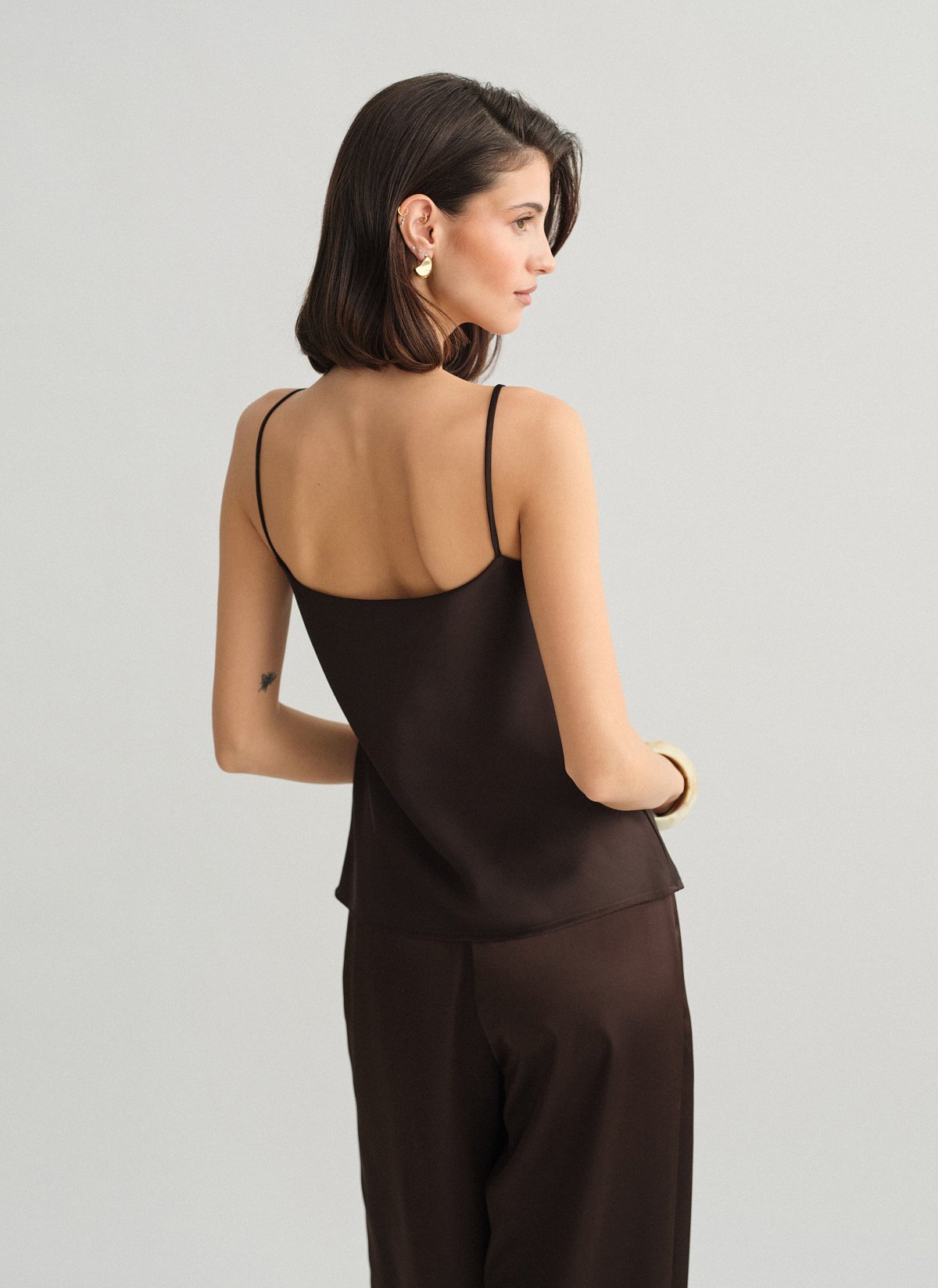 Σατέν μπλούζα με λεπτές τιράντες-6