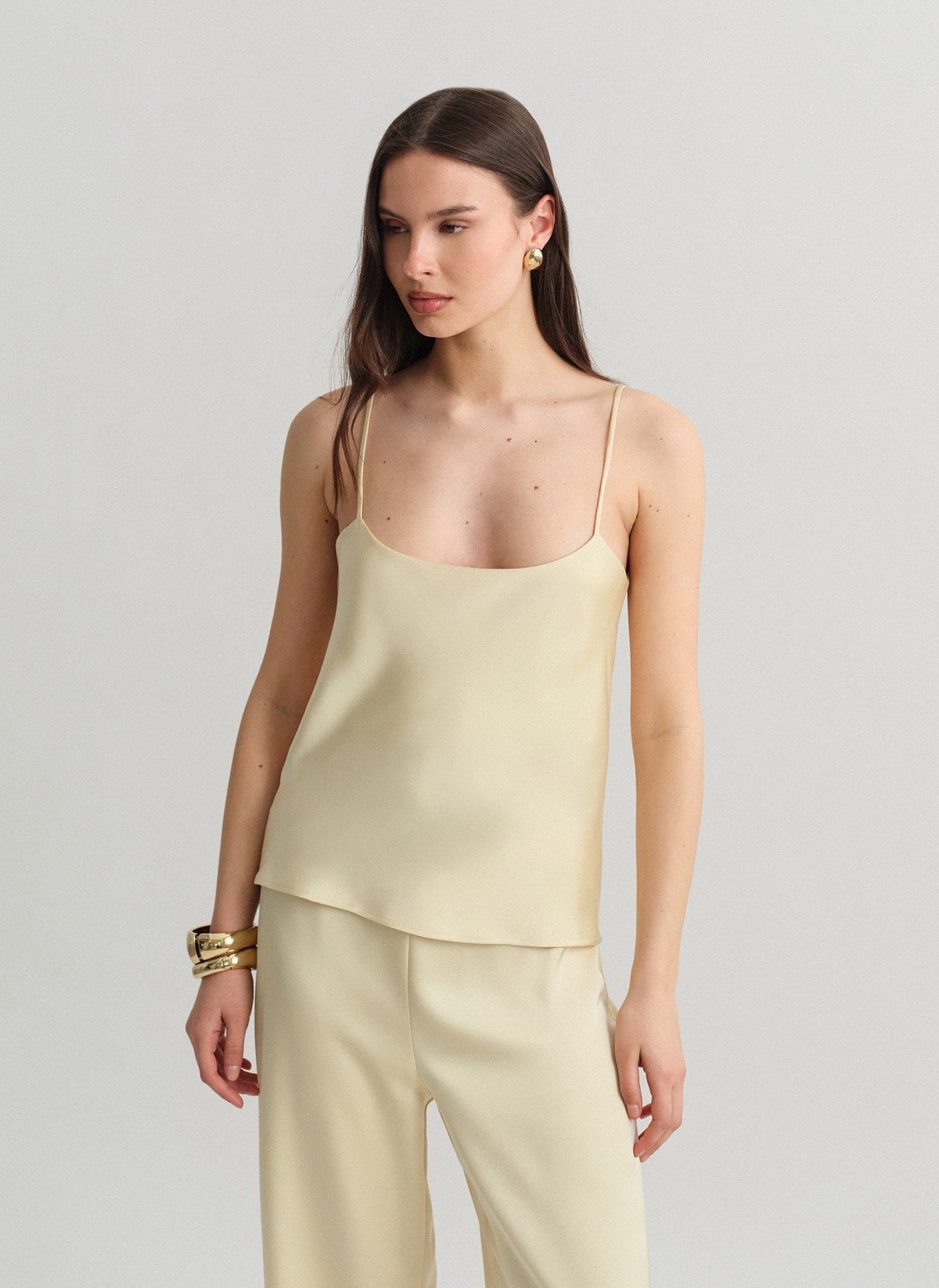 Σατέν μπλούζα με λεπτές τιράντες-13