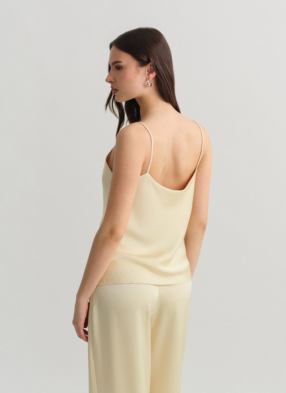 Σατέν μπλούζα με λεπτές τιράντες-15