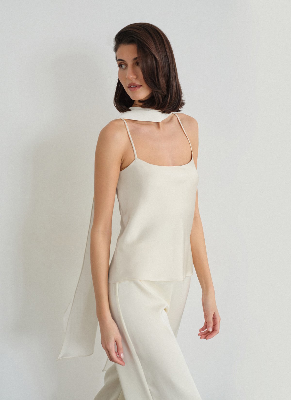 Σατέν μπλούζα με λεπτές τιράντες-2