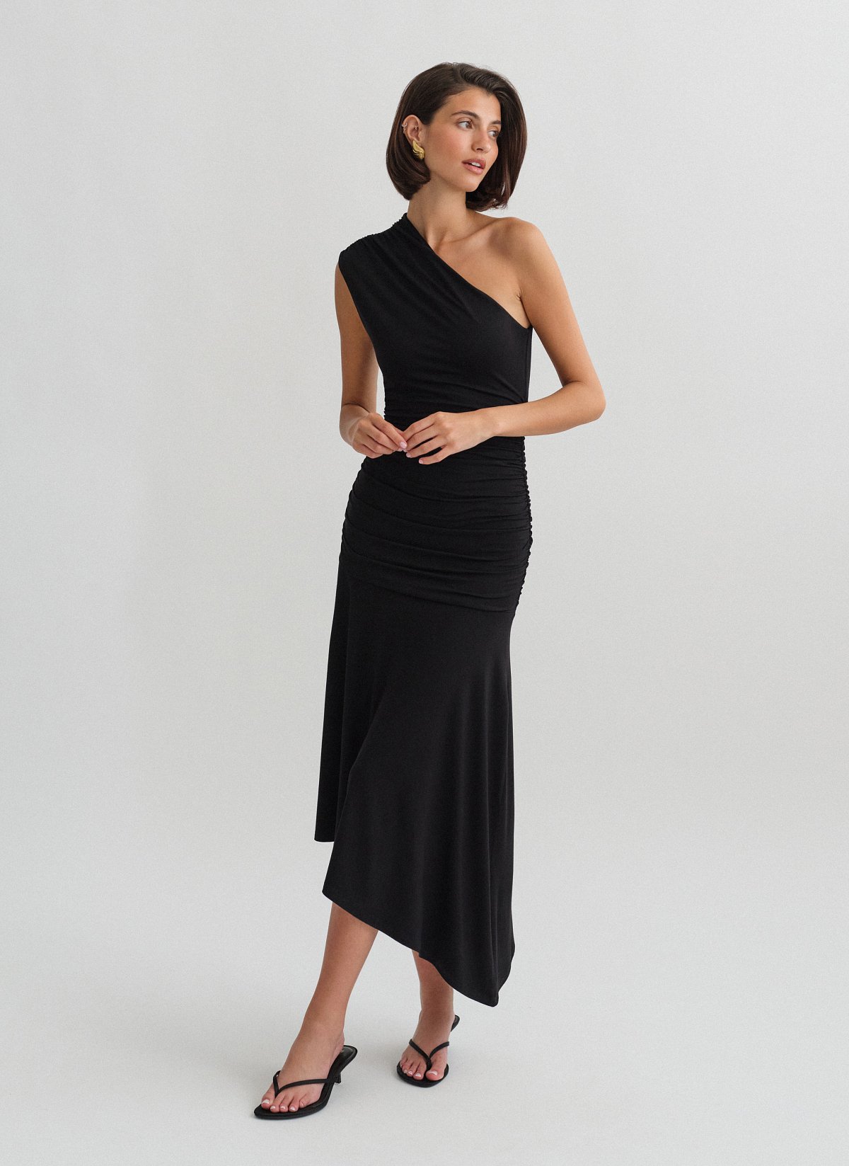 Γυναικείο ελαστικό one-shoulder midi φόρεμα bamboo με σούρες και ασύμμετρο τελείωμα