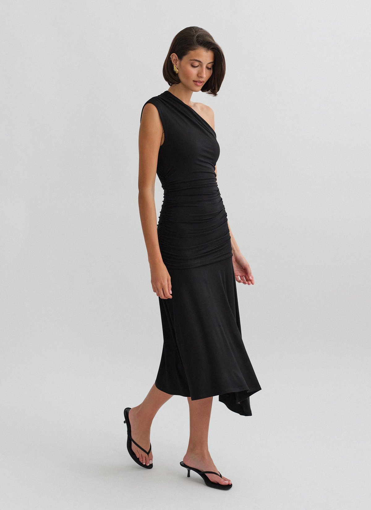 Γυναικείο ελαστικό one-shoulder midi φόρεμα bamboo με σούρες και ασύμμετρο τελείωμα