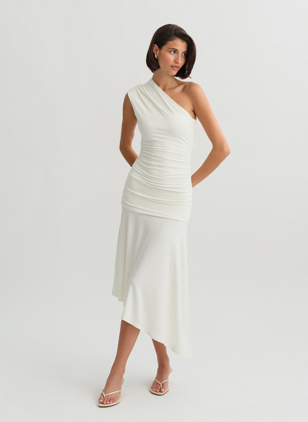 Γυναικείο ελαστικό one-shoulder midi φόρεμα bamboo με σούρες και ασύμμετρο τελείωμα