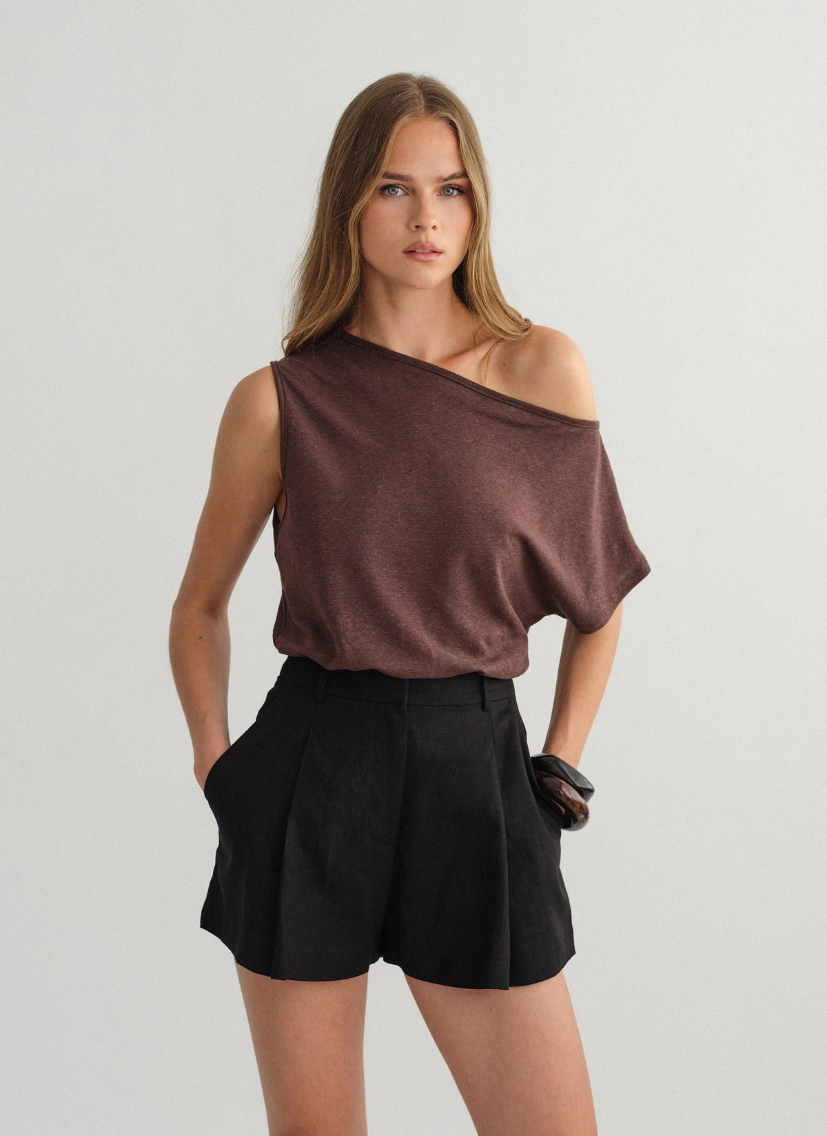 One-shoulder μπλούζα με ελαφριά πλέξη-5